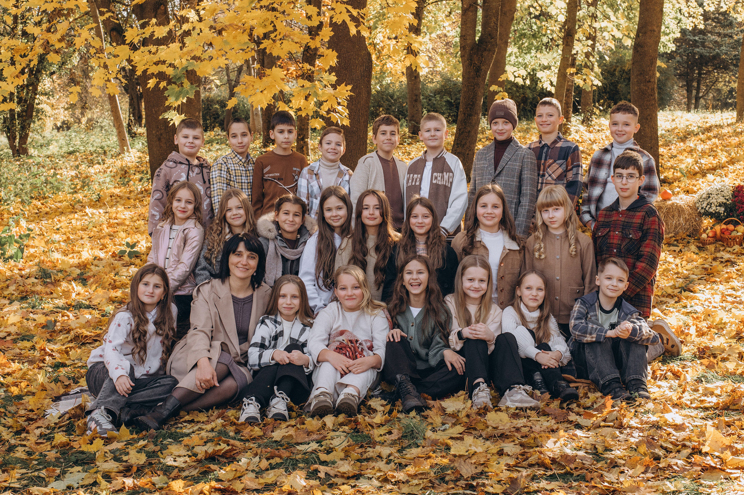 Осіння фотосесія 4 класу на віньєтки, випускні фотоальбоми Тернопіль, фотосесія випускників Тернопіль, шкільний випускний альбом Тернопіль. Сімейний, дитячий та індивідуальний фотограф в м. Тернопіль, м. Львів