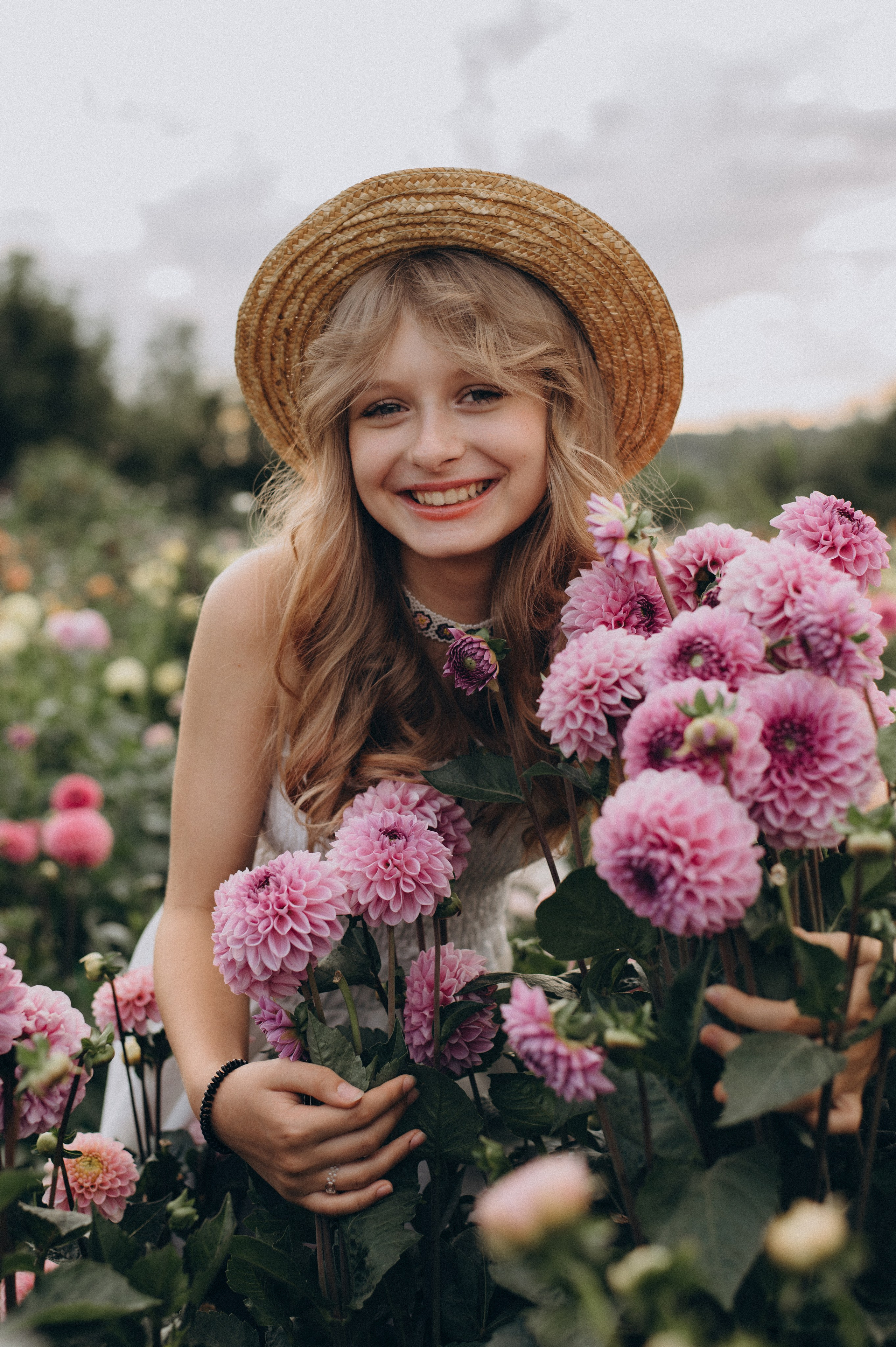 Сімейна фотосесія мами і доньки, сімейний фотограф Тернопіль, портретний фотограф, сімейна фотосесія Тернопіль, фотосесія в жоржинах. Сімейний, дитячий та індивідуальний фотограф в м. Тернопіль, м. Львів