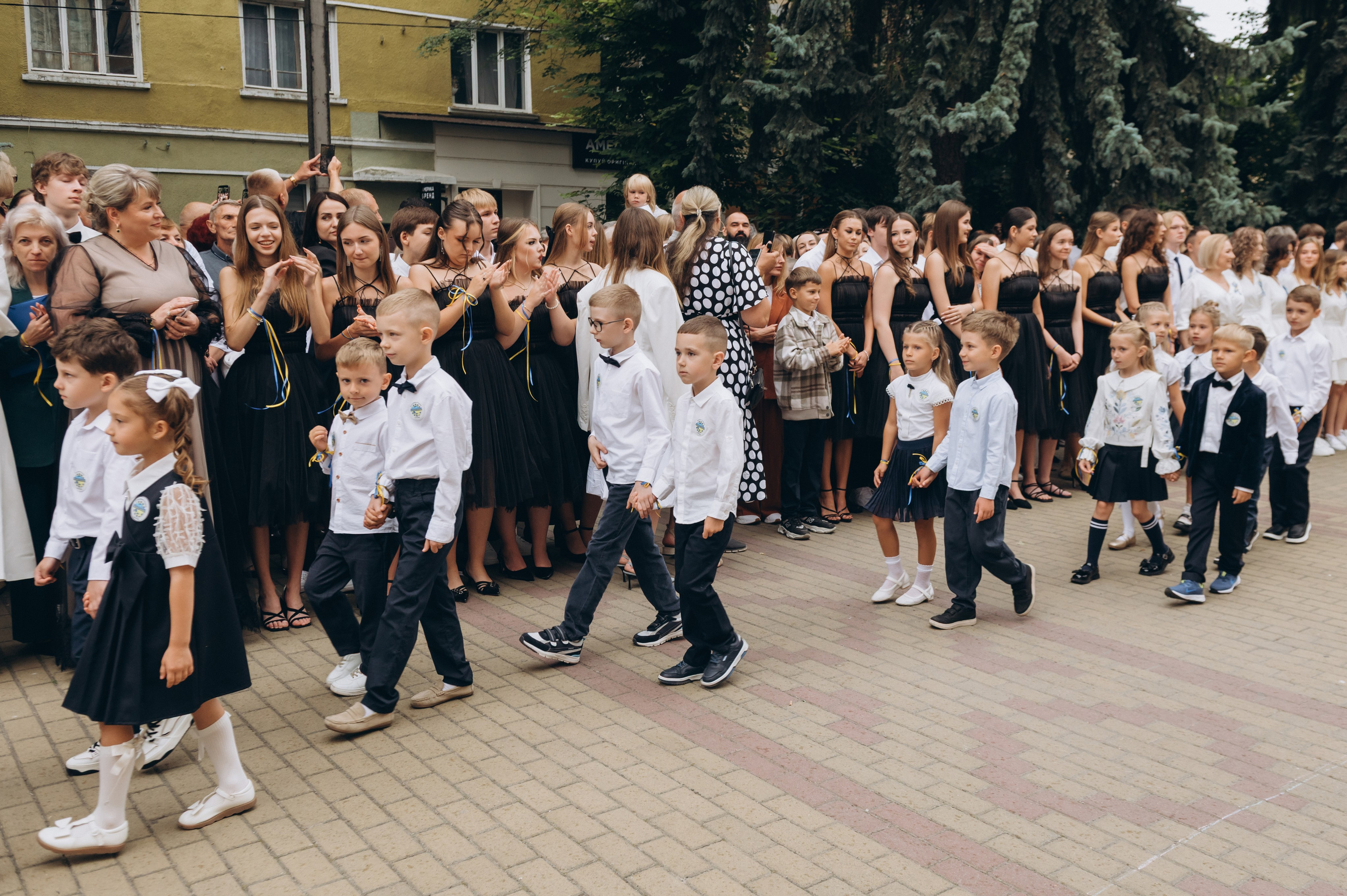 Перший дзвоник у Тернополі, фотосесія першокласників