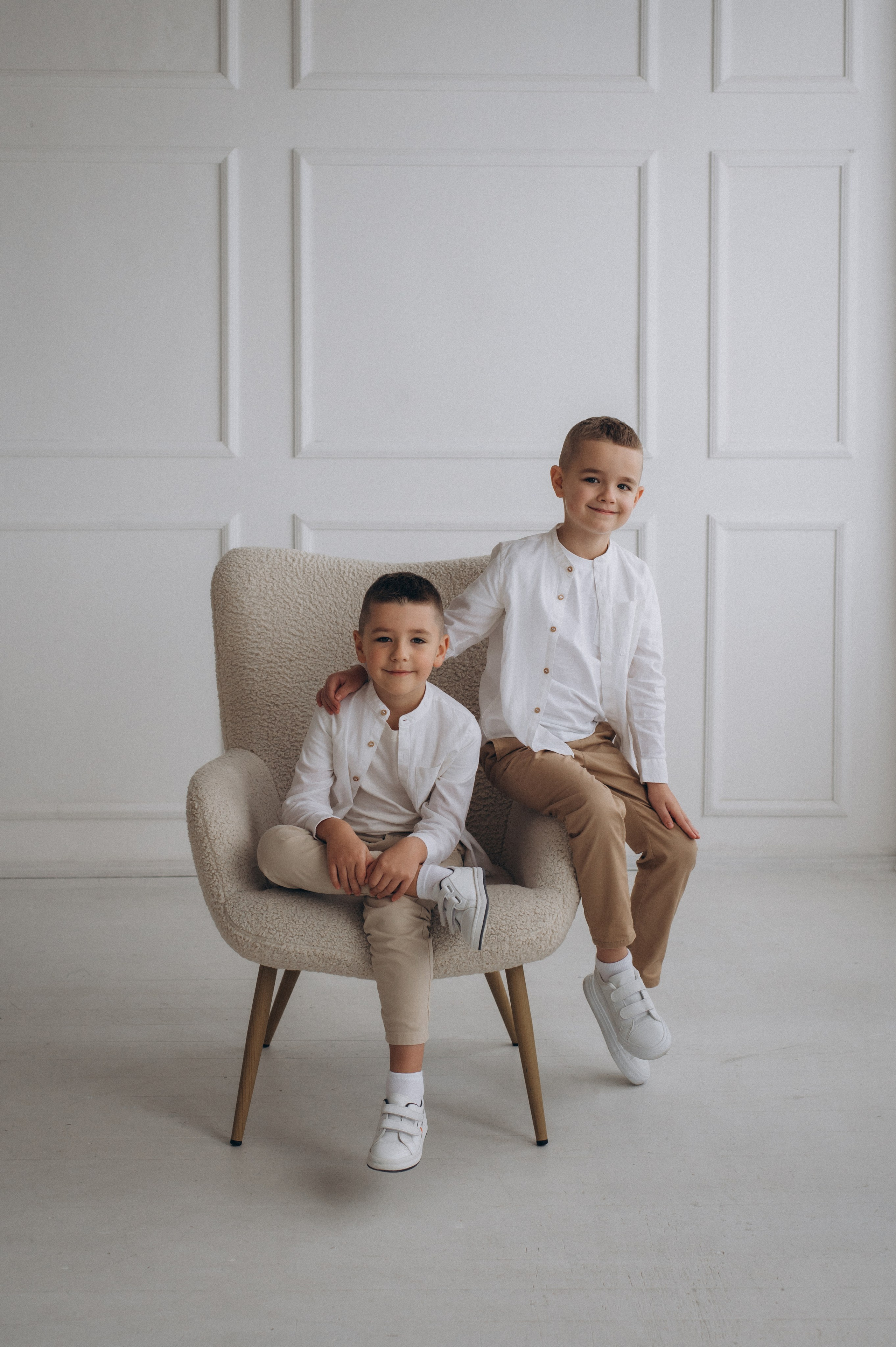 Сімейна фотосесія Тернопіль, сімейний фотограф Тернопіль Львів, зйомка дітей, портретний фотограф Тернопіль, фотосесія Причастя у студії. Сімейний, дитячий та індивідуальний фотограф в м. Тернопіль, м. Львів