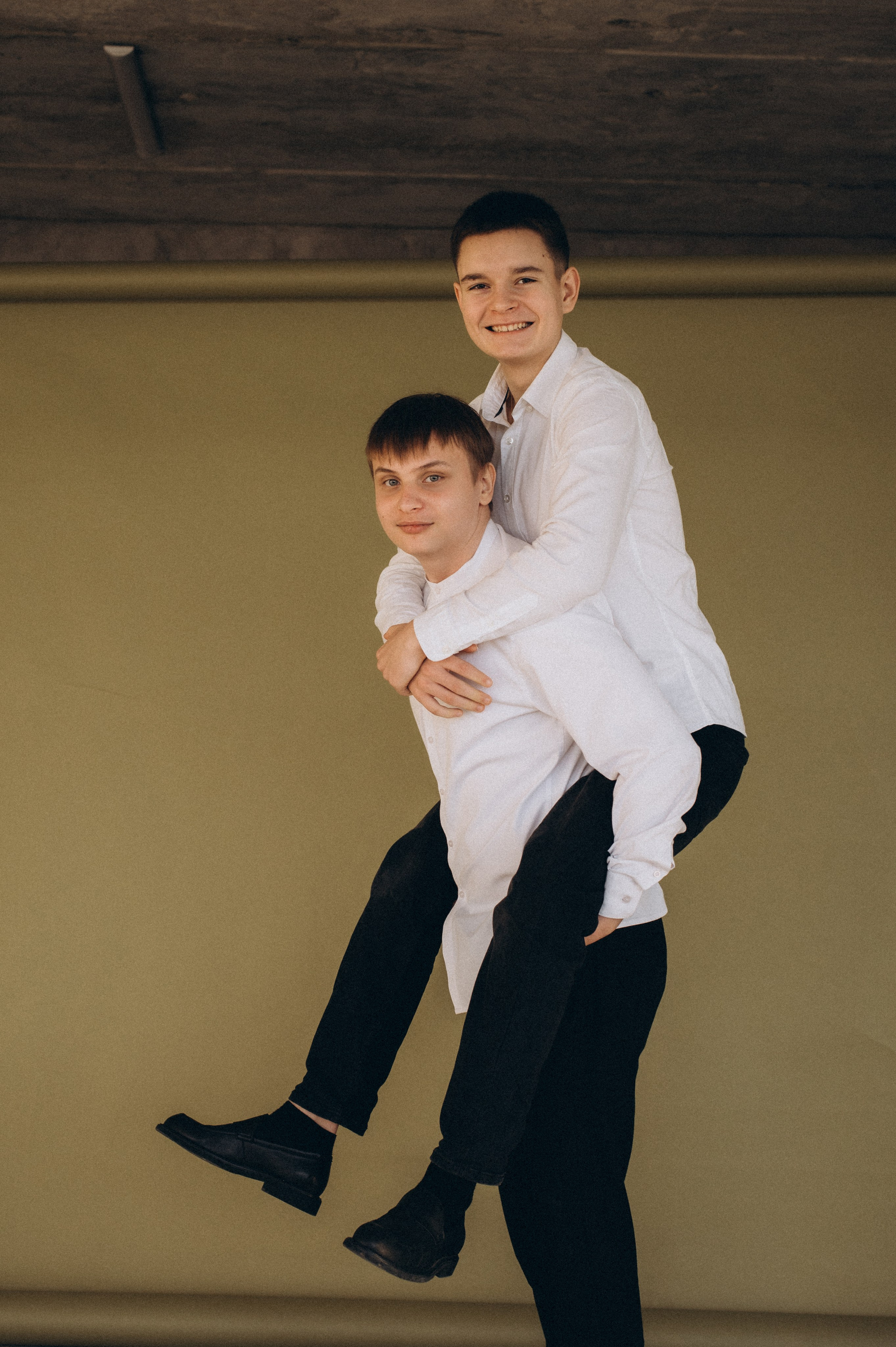 Фотосесія випускників, фотосесія на віньєтки Тернопіль, випускники Тернопіль, випуск 2025. Сімейний, дитячий та індивідуальний фотограф в м. Тернопіль, м. Львів