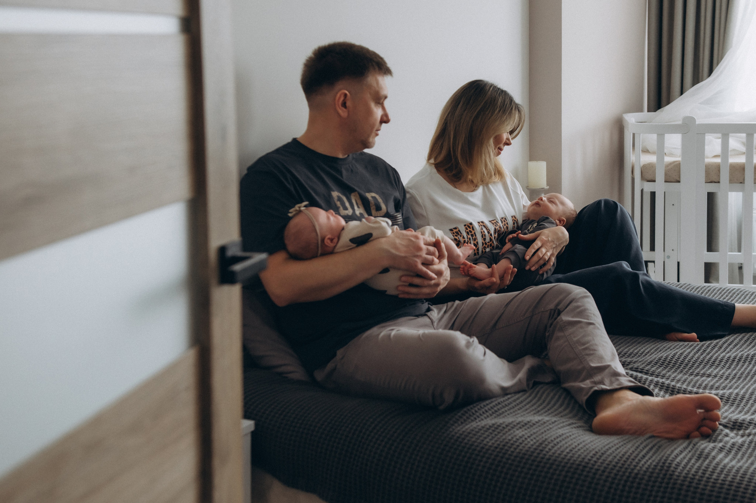 Сімейна фотосесія вдома Тернопіль, сімейний фотограф Львів Тернопіль, сімейна фотосесія Тернопіль, фотосесія двійні, зйомка близнюків. Сімейний, дитячий та індивідуальний фотограф в м. Тернопіль, м. Львів