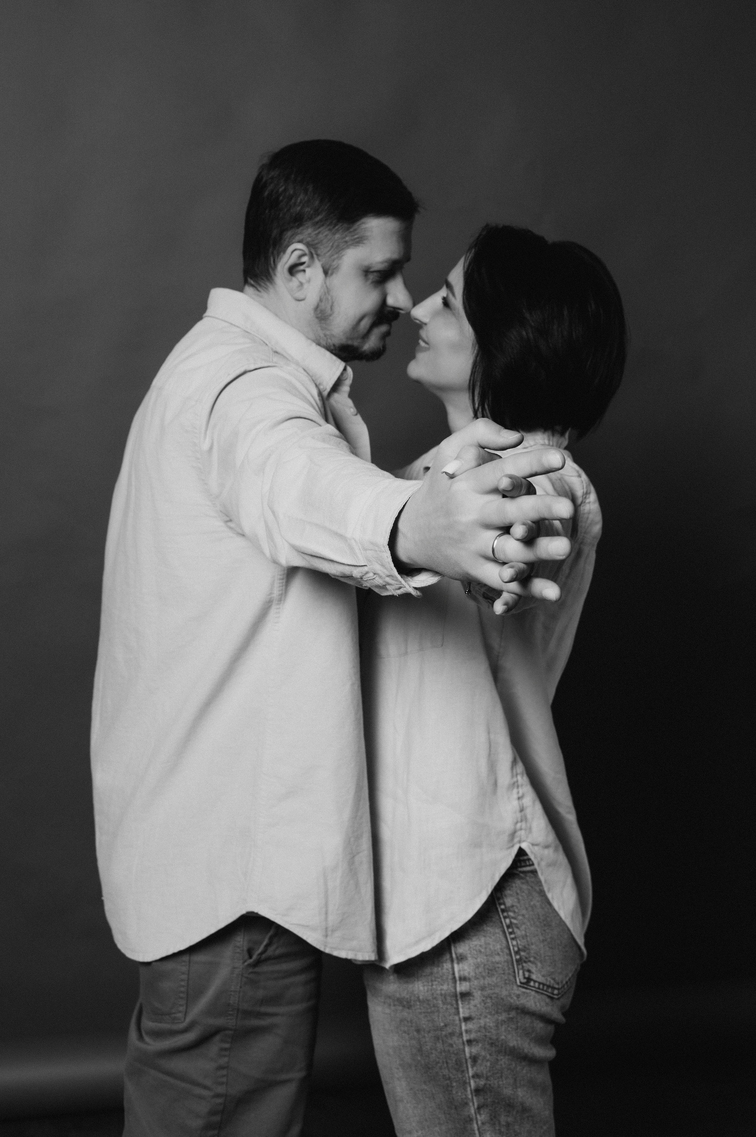 Фотосесія лавсторі Тернопіль, зйомка lovestory Тернопіль, сімейний фотограф Тернопіль, фотосесія пари в студії, сімейна фотосесія Тернопіль. Сімейний, дитячий та індивідуальний фотограф в м. Тернопіль, м. Львів