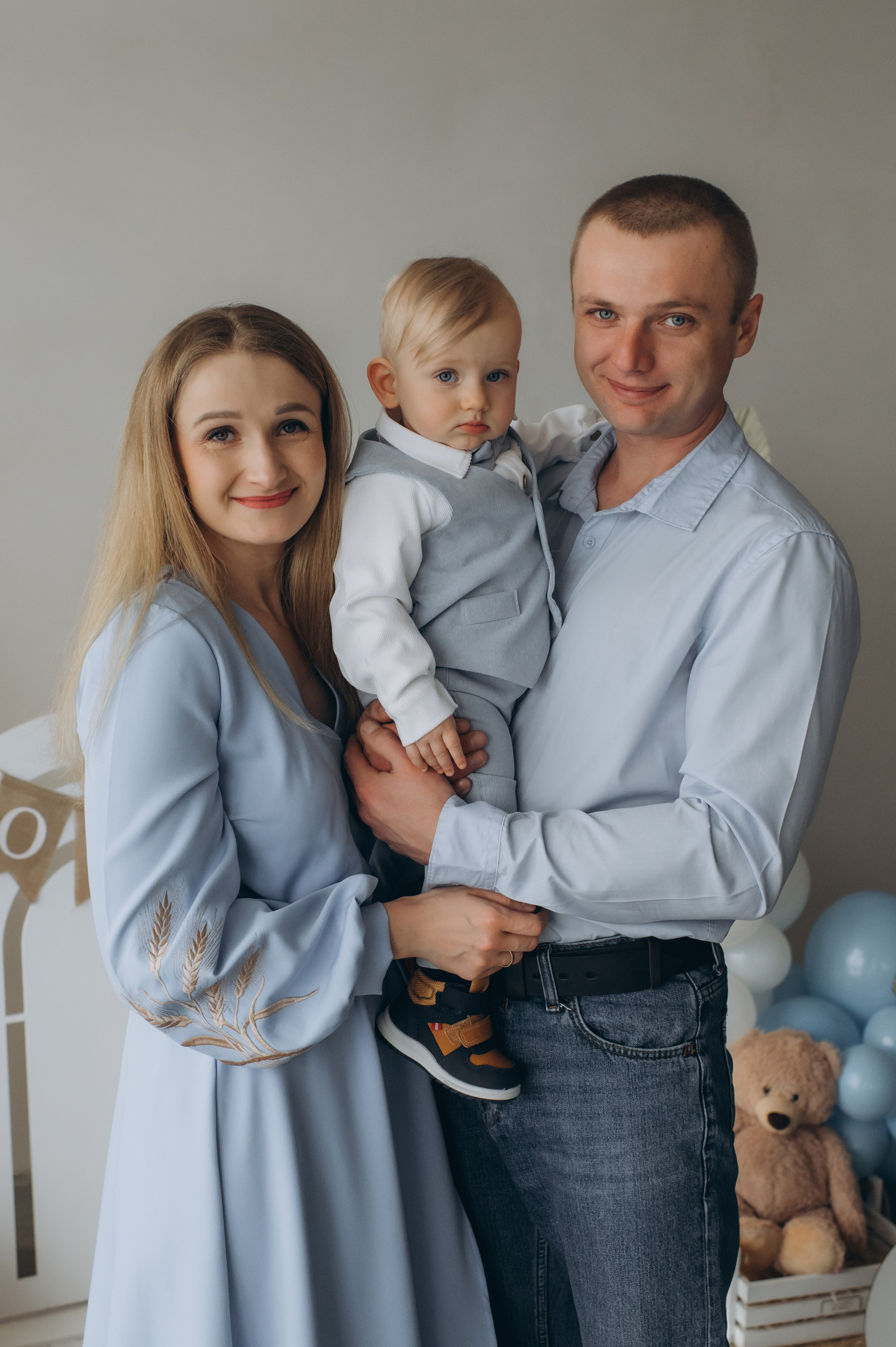 Зйомка дня народження дитини, фотосесія 1 рік Тернопіль, сімейний фотограф Тернопіль, сімейна фотосесія Тернопіль, перший тортик малюка. Сімейний, дитячий та індивідуальний фотограф в м. Тернопіль, м. Львів