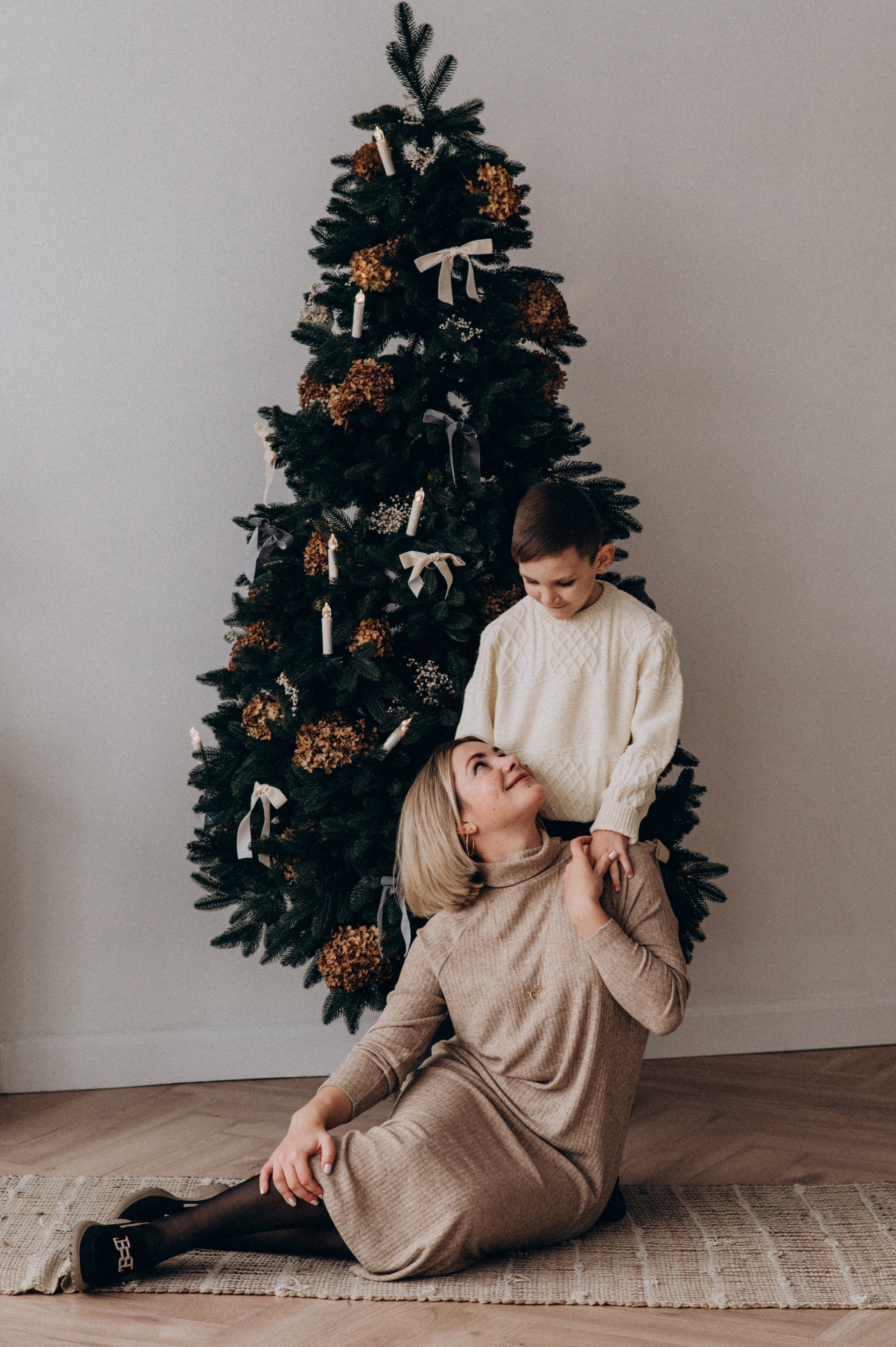 Новорічна сімейна фотосесія у студії, сімейна фотосесія Тернопіль Львів. Сімейний, дитячий та індивідуальний фотограф в м. Тернопіль, м. Львів