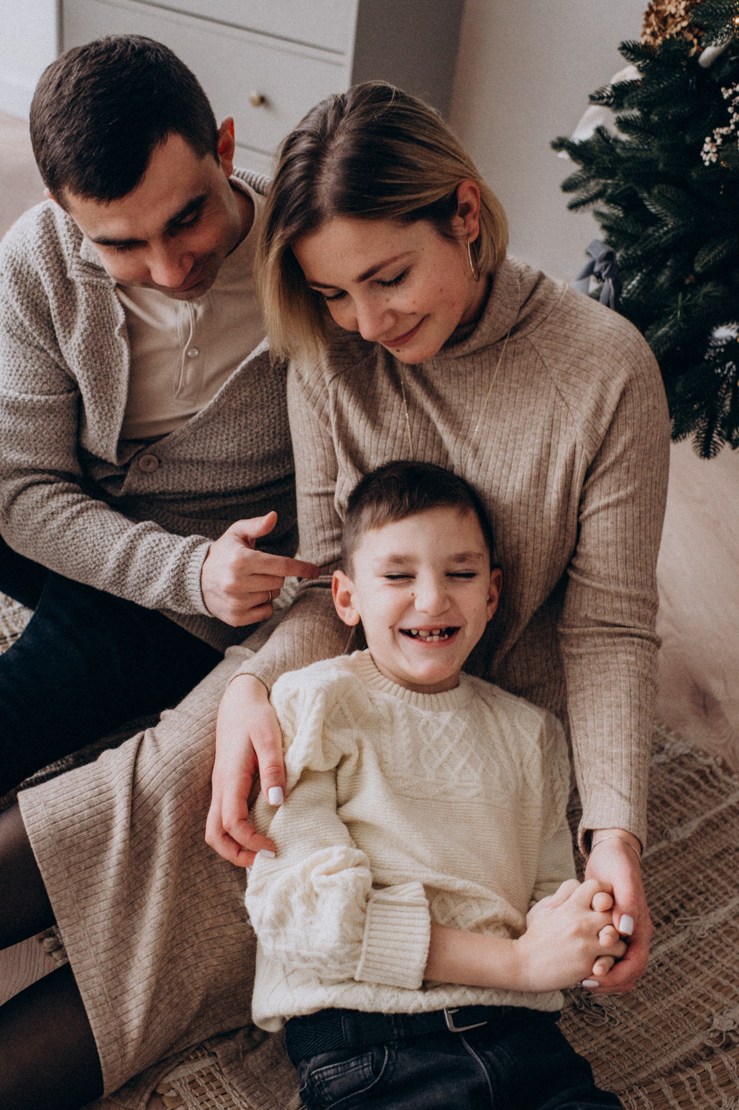 Новорічна сімейна фотосесія у студії, сімейна фотосесія Тернопіль Львів. Сімейний, дитячий та індивідуальний фотограф в м. Тернопіль, м. Львів