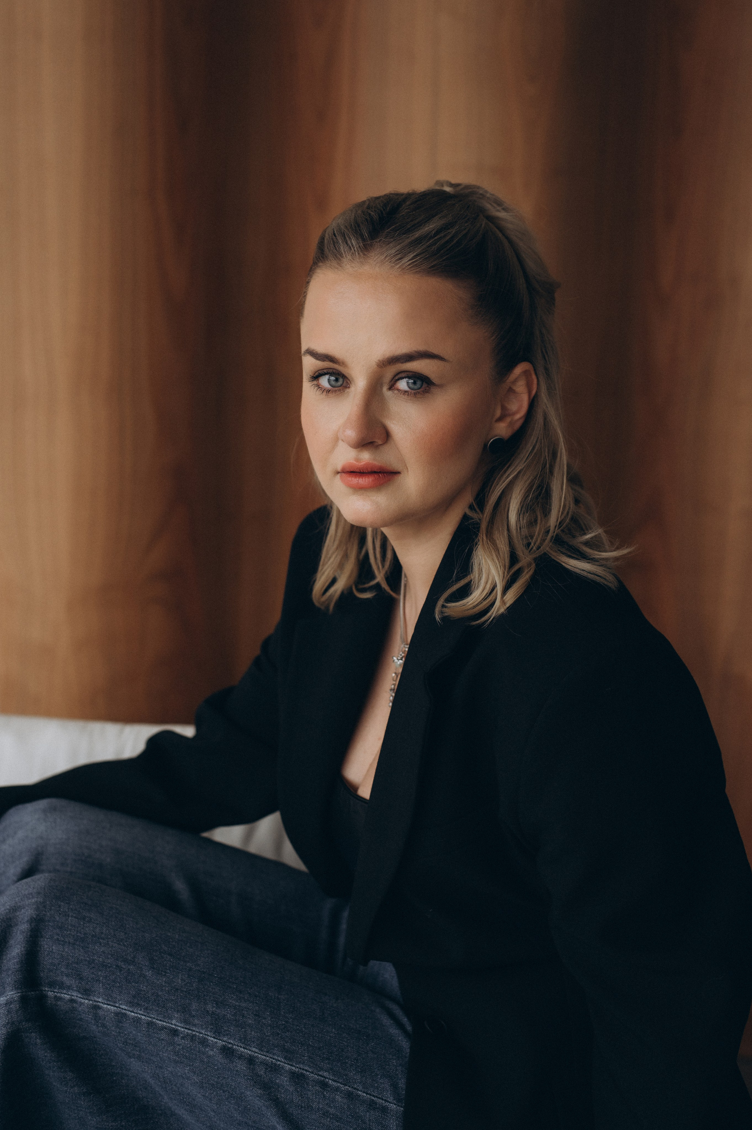 Індивідуальна фотосесія Тернопіль, портретний фотограф Тернопіль, портретна фотосесія, фотосесія у студії, фотосесія лікаря ендокринолога. Сімейний, дитячий та індивідуальний фотограф в м. Тернопіль, м. Львів