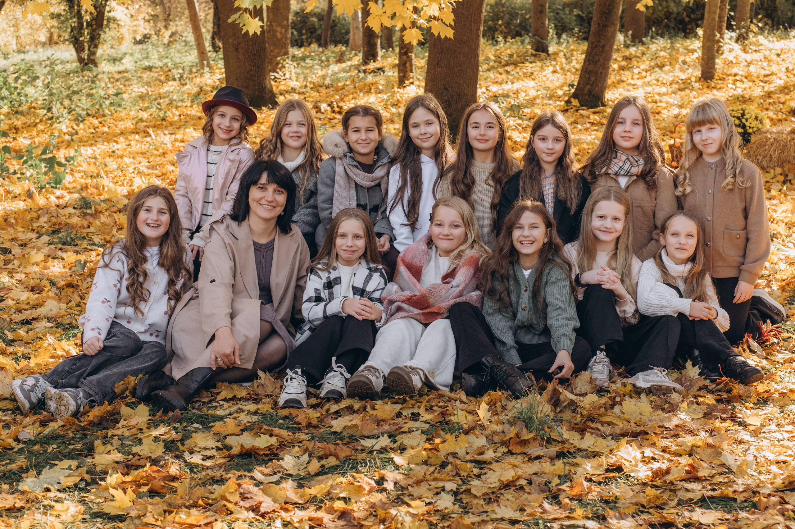 Осіння фотосесія 4 класу на віньєтки, випускні фотоальбоми Тернопіль, фотосесія випускників Тернопіль, шкільний випускний альбом Тернопіль. Сімейний, дитячий та індивідуальний фотограф в м. Тернопіль, м. Львів