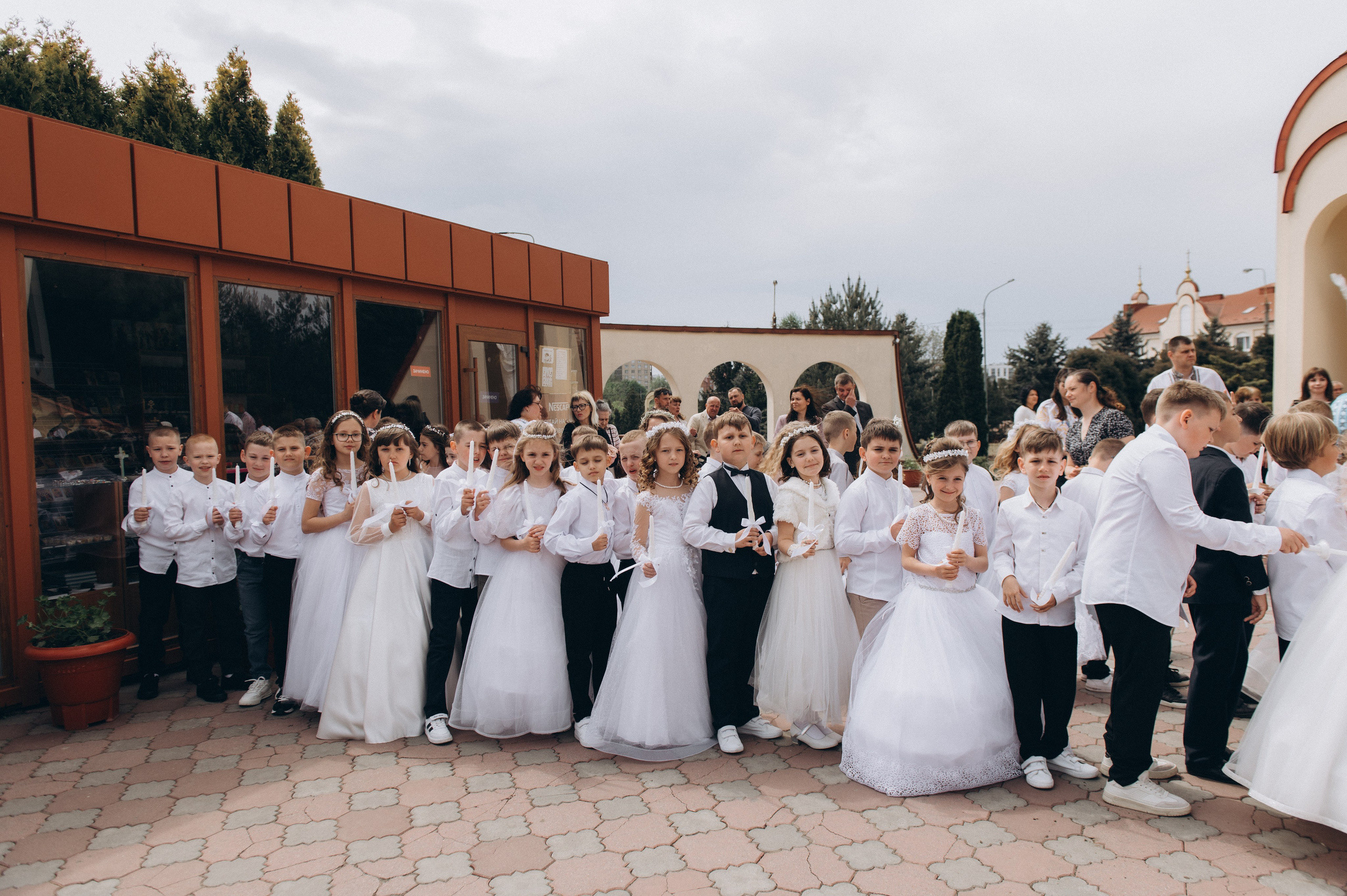 Фотосесія Причастя Тернопіль, зйомка Причастя, фотограф на Причастя Тернопіль, Причастя Львів, церква Петра і Павла. Сімейний, дитячий та індивідуальний фотограф в м. Тернопіль, м. Львів