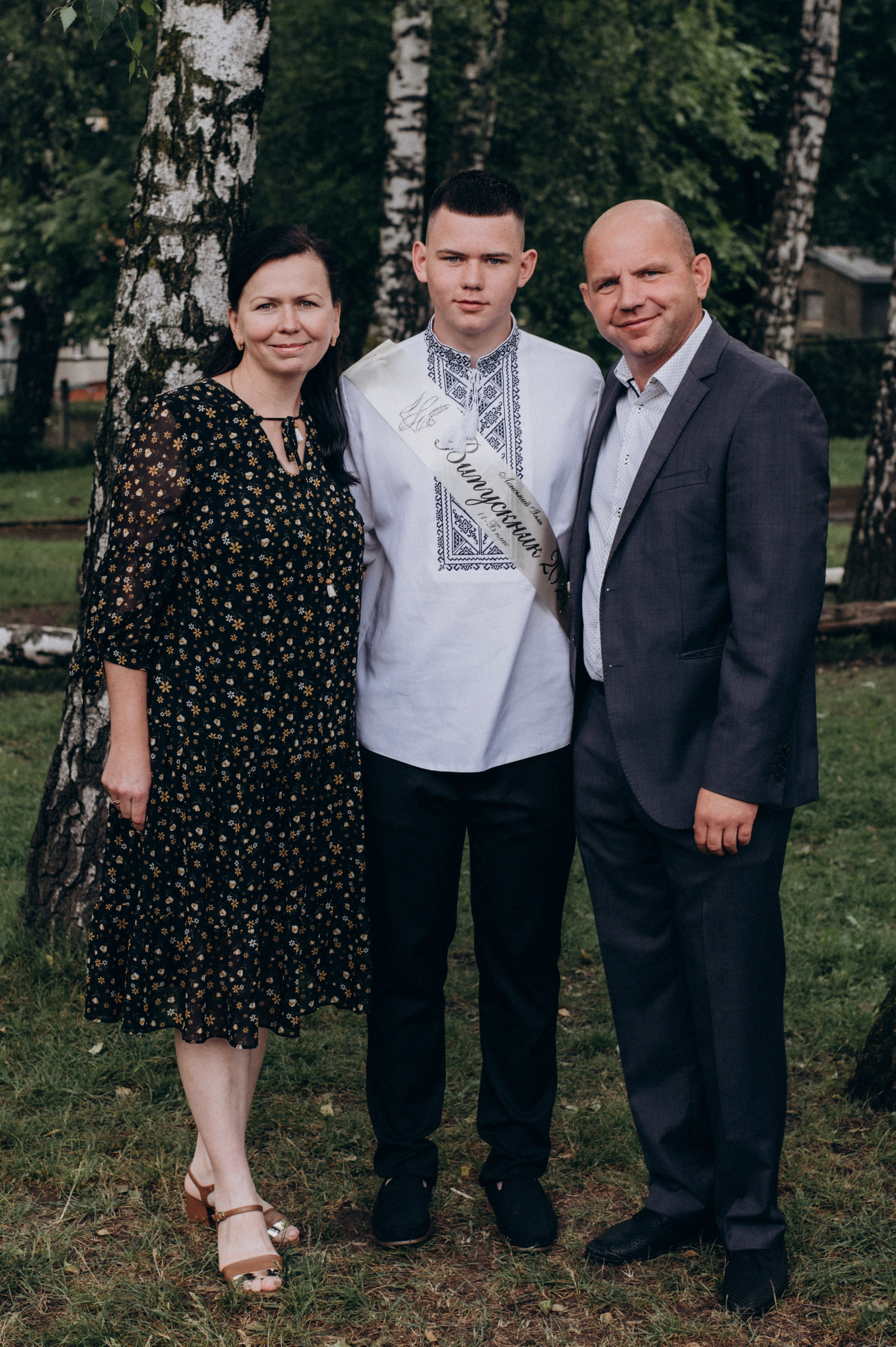 Фотосесія останнього дзвоника, фотосесія випускників Тернопіль, випускний 2024. Сімейний, дитячий та індивідуальний фотограф в м. Тернопіль, м. Львів