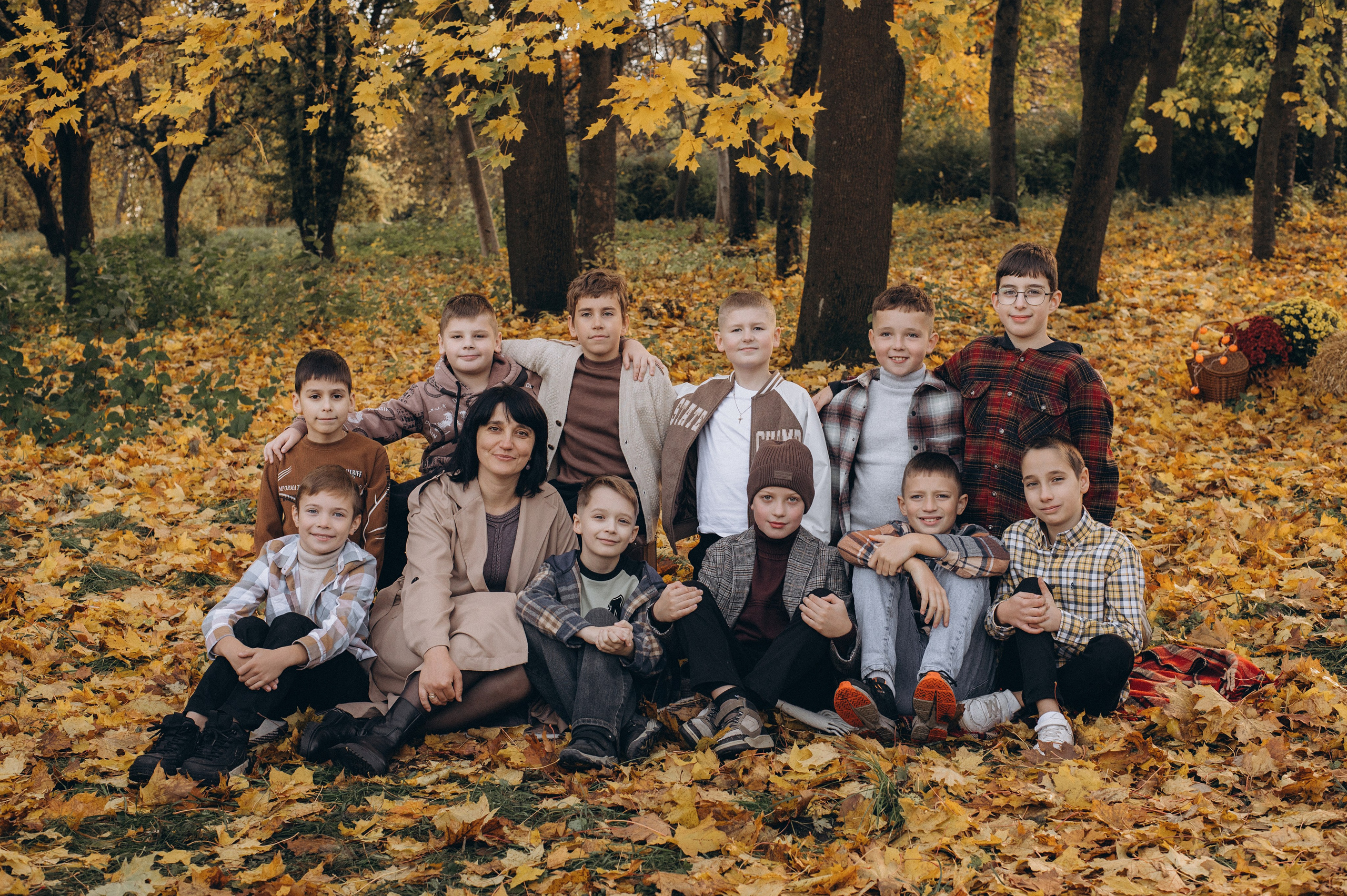 Осіння фотосесія 4 класу на віньєтки, випускні фотоальбоми Тернопіль, фотосесія випускників Тернопіль, шкільний випускний альбом Тернопіль. Сімейний, дитячий та індивідуальний фотограф в м. Тернопіль, м. Львів