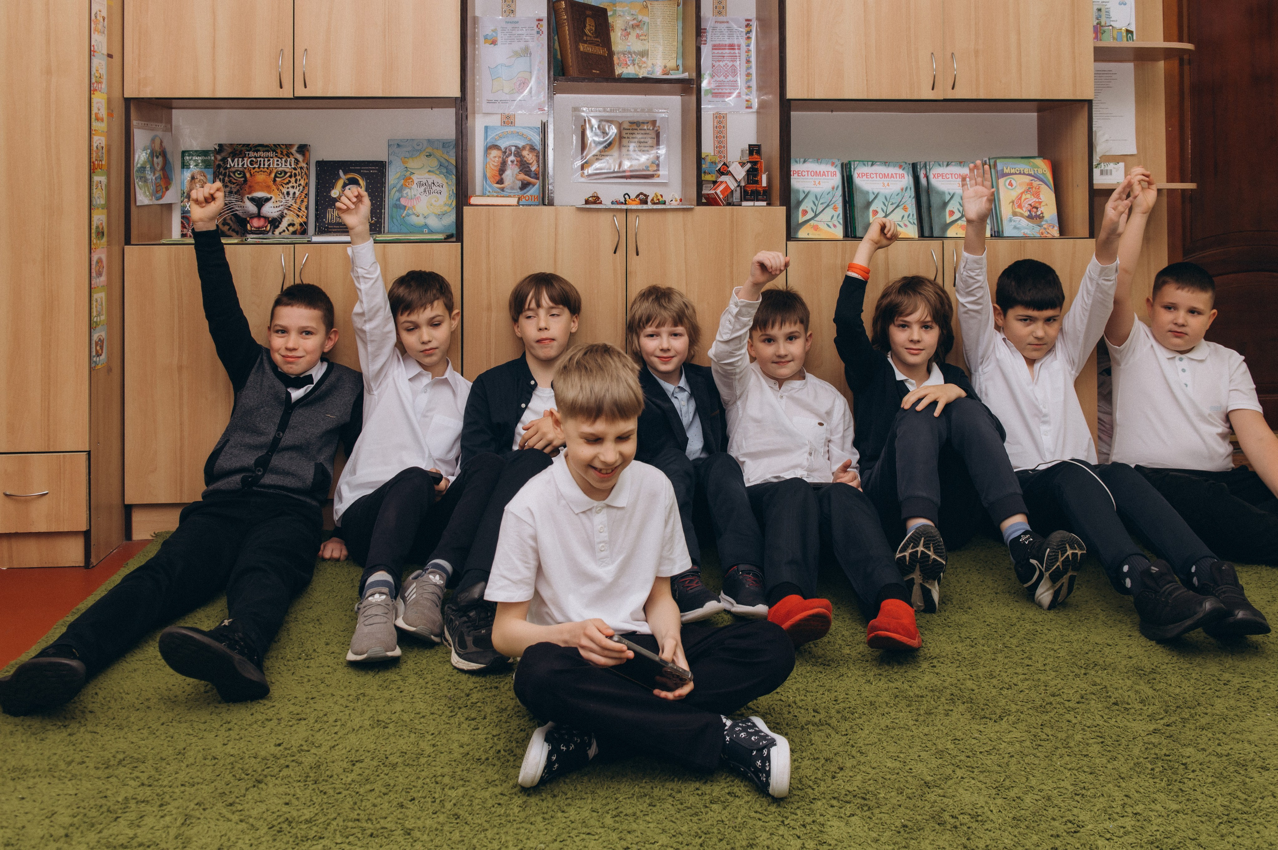 Шкільна фотосесія на віньєтки Тернопіль, фотосесія випускників Тернопіль, зйомка на віньєтки, шкільні фотоальбоми Тернопіль. Сімейний, дитячий та індивідуальний фотограф в м. Тернопіль, м. Львів