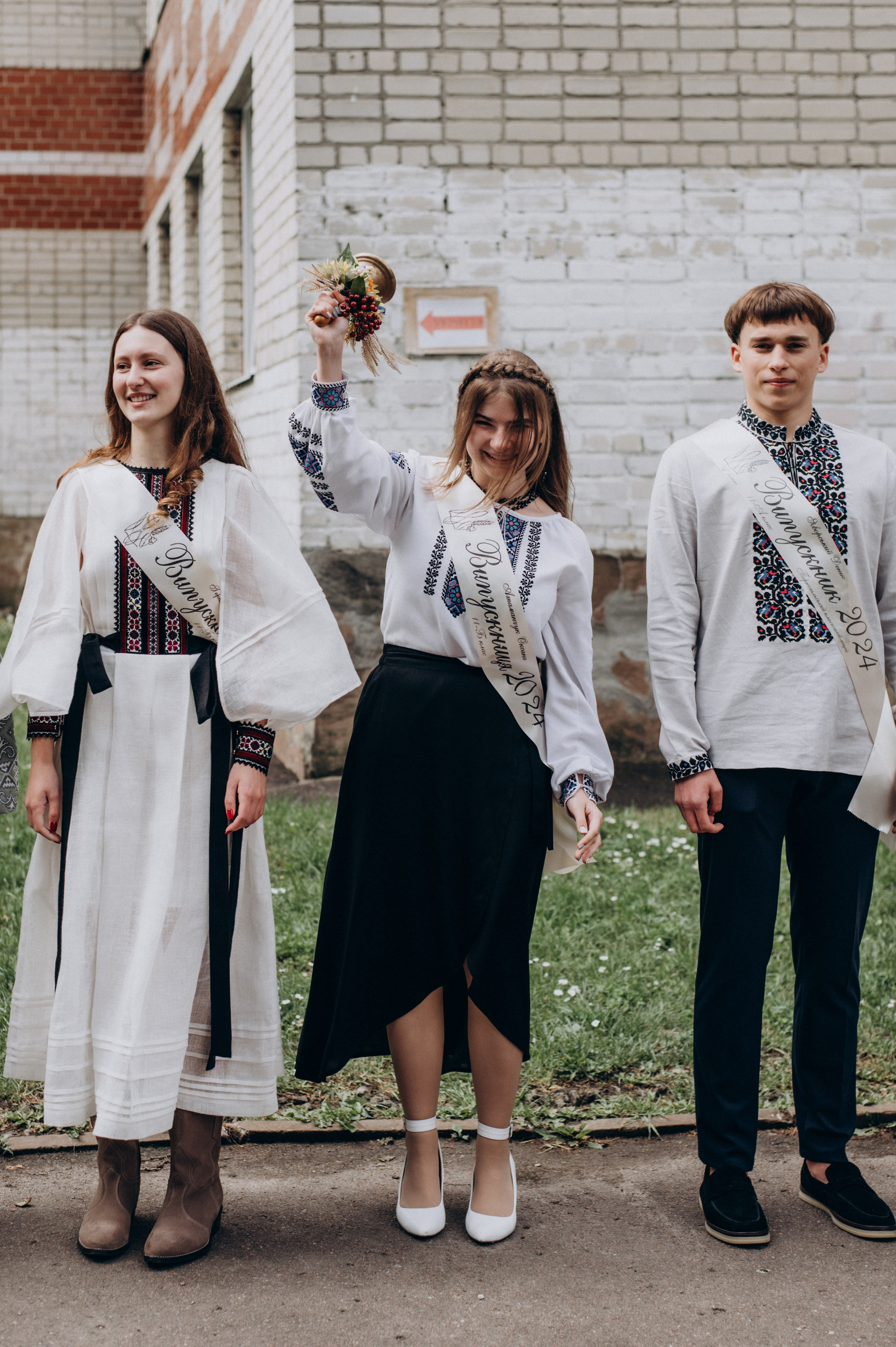 Фотосесія останнього дзвоника, фотосесія випускників Тернопіль, випускний 2024. Сімейний, дитячий та індивідуальний фотограф в м. Тернопіль, м. Львів