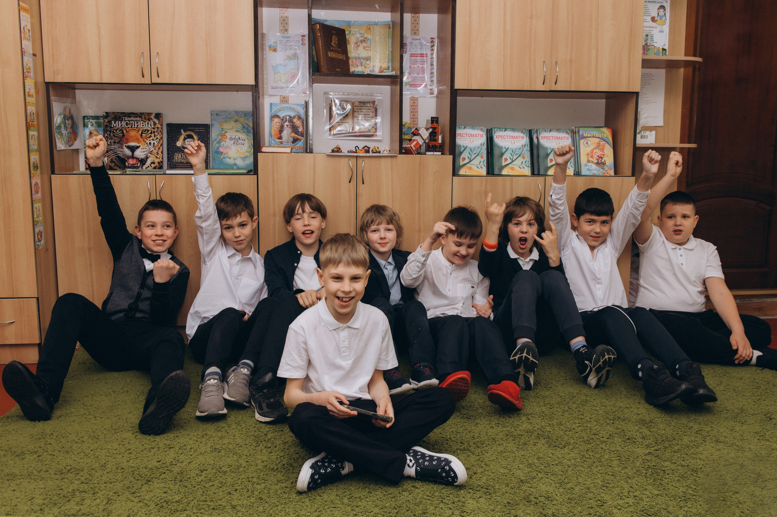 Шкільна фотосесія на віньєтки Тернопіль, фотосесія випускників Тернопіль, зйомка на віньєтки, шкільні фотоальбоми Тернопіль. Сімейний, дитячий та індивідуальний фотограф в м. Тернопіль, м. Львів