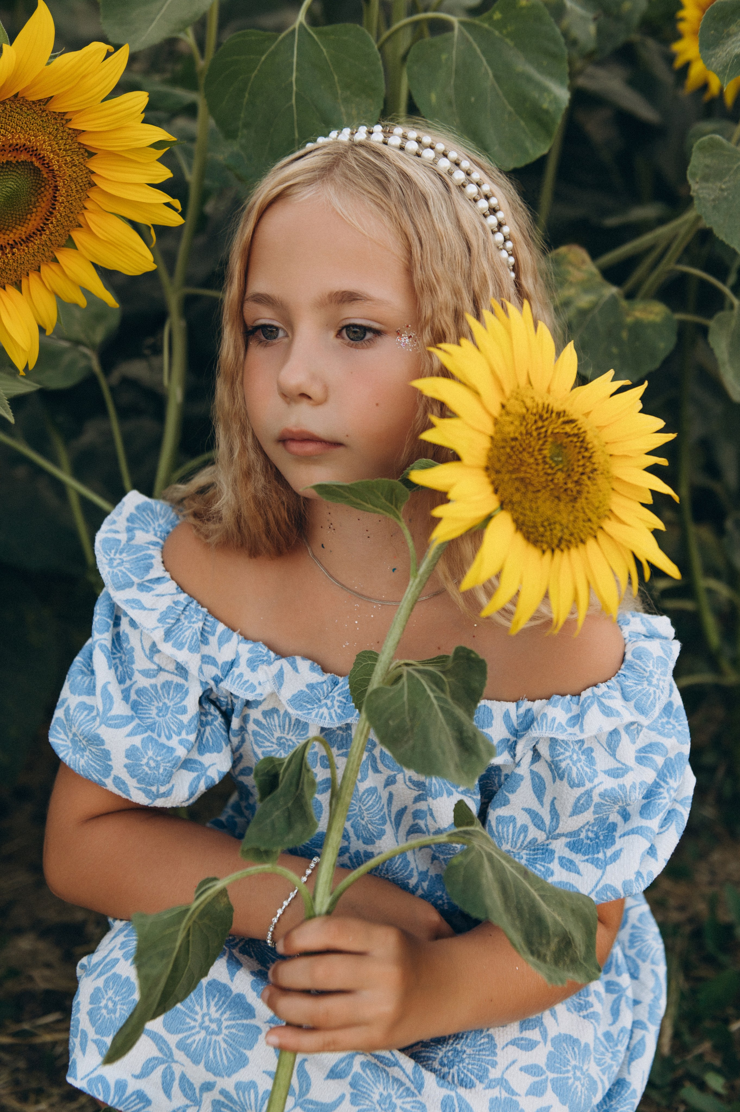 Фотосесія у соняшниках, дитячий фотограф Тернопіль, сімейний фотограф Тернопіль, дитяча фотосесія, фотосесія в полі, зйомка дітей. Сімейний, дитячий та індивідуальний фотограф в м. Тернопіль, м. Львів