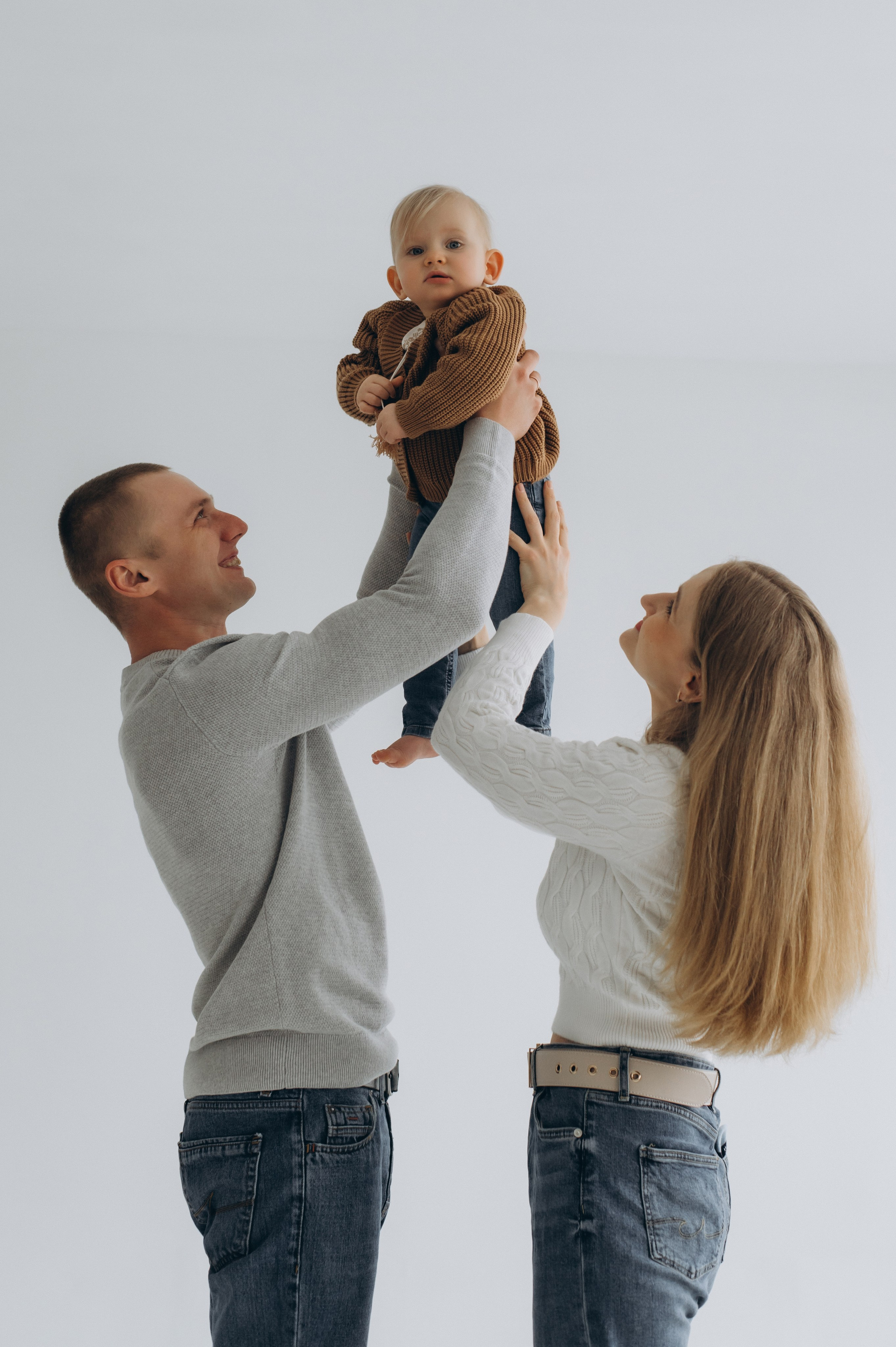Зйомка дня народження дитини, фотосесія 1 рік Тернопіль, сімейний фотограф Тернопіль, сімейна фотосесія Тернопіль, перший тортик малюка. Сімейний, дитячий та індивідуальний фотограф в м. Тернопіль, м. Львів