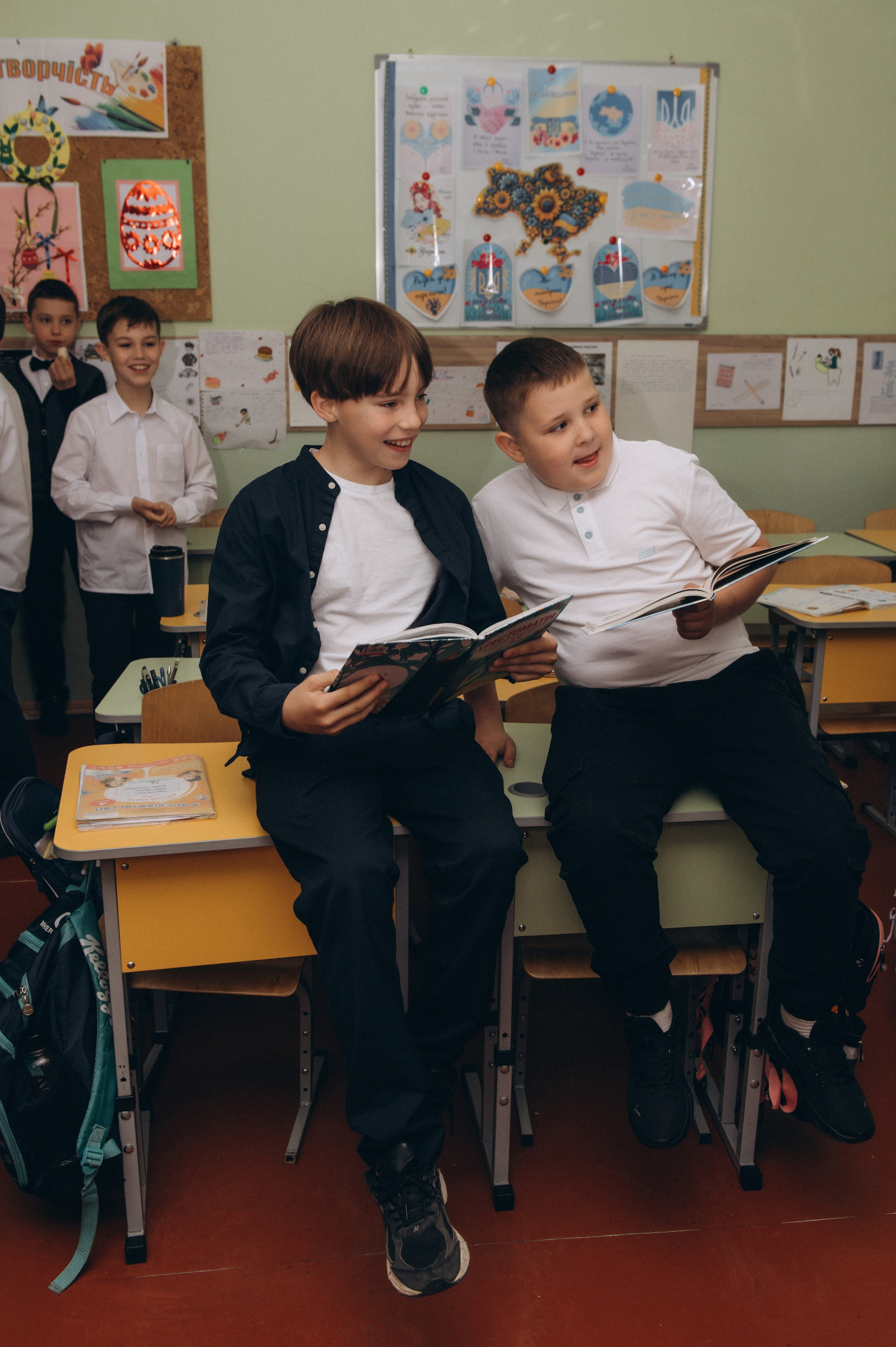 Шкільна фотосесія на віньєтки Тернопіль, фотосесія випускників Тернопіль, зйомка на віньєтки, шкільні фотоальбоми Тернопіль. Сімейний, дитячий та індивідуальний фотограф в м. Тернопіль, м. Львів