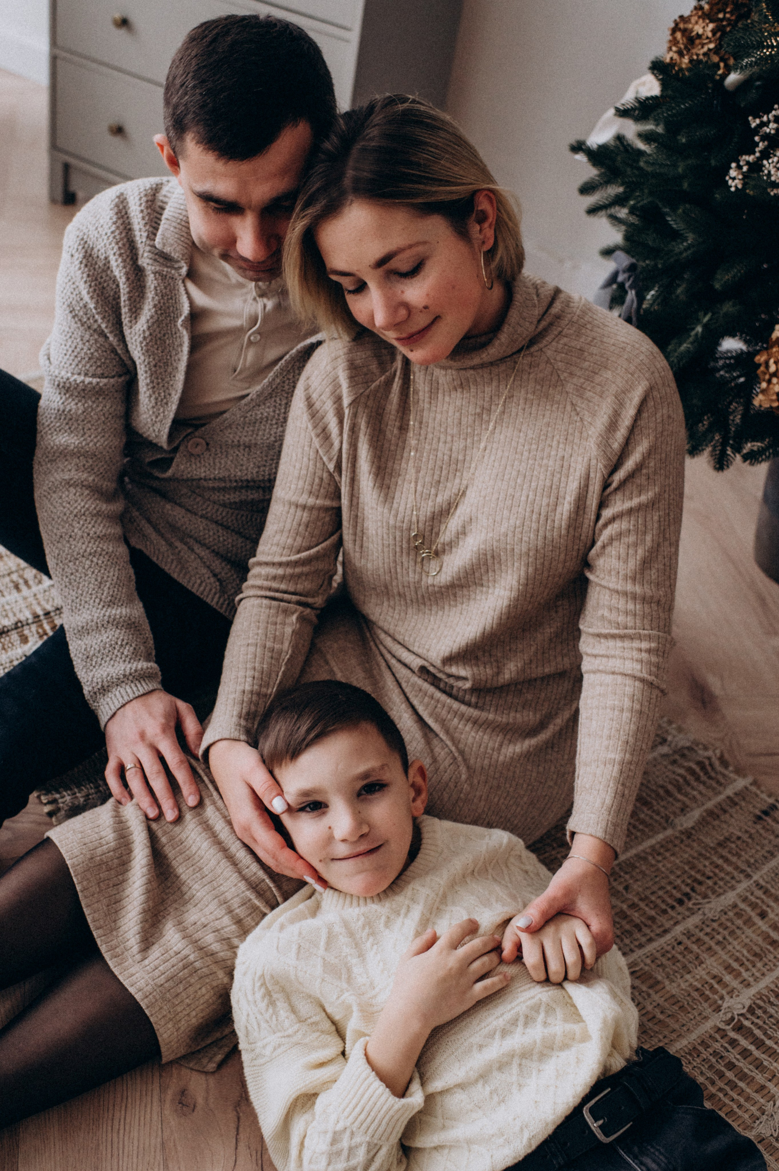 Новорічна сімейна фотосесія у студії, сімейна фотосесія Тернопіль Львів. Сімейний, дитячий та індивідуальний фотограф в м. Тернопіль, м. Львів