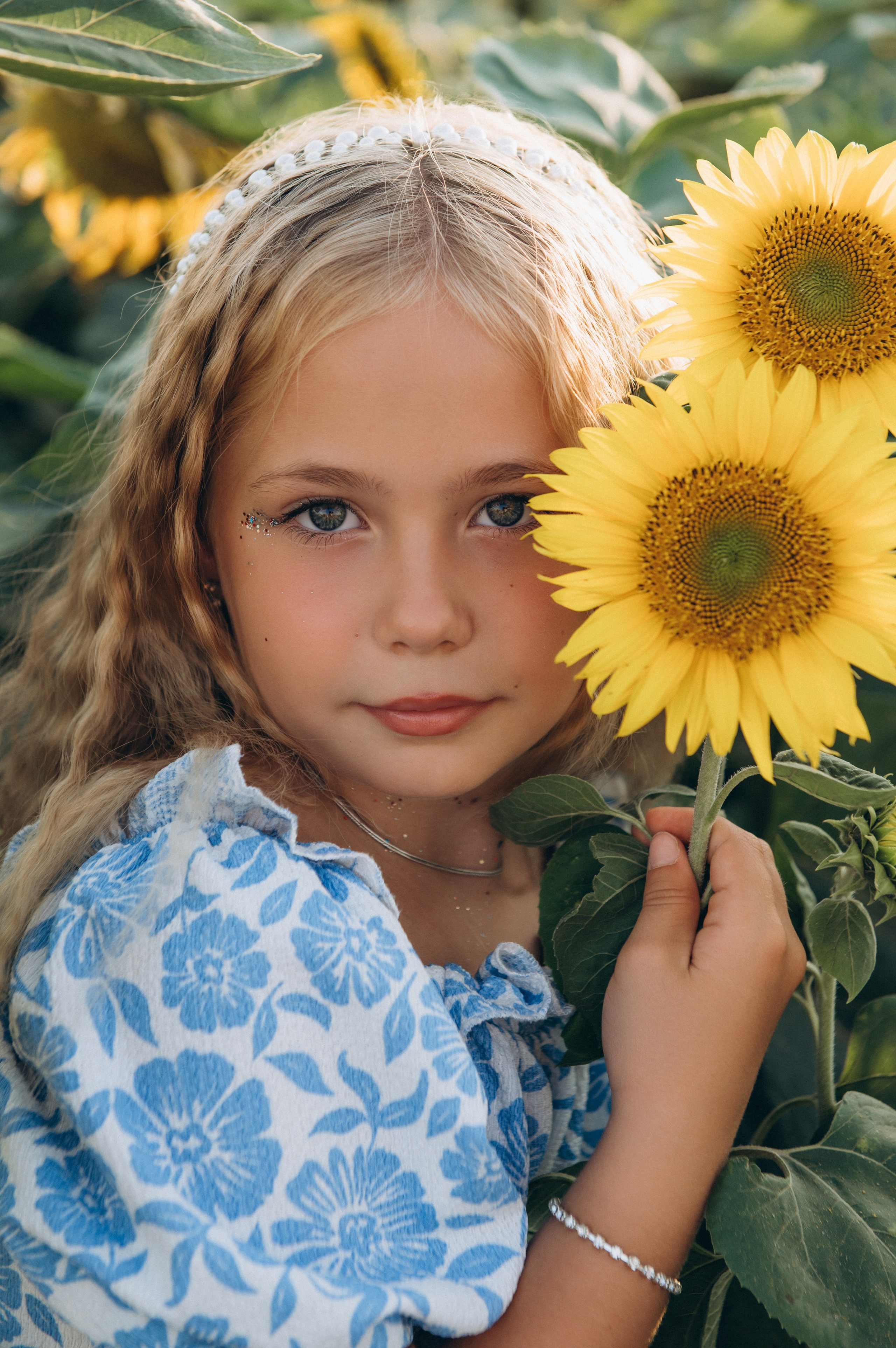 Фотосесія у соняшниках, дитячий фотограф Тернопіль, сімейний фотограф Тернопіль, дитяча фотосесія, фотосесія в полі, зйомка дітей. Сімейний, дитячий та індивідуальний фотограф в м. Тернопіль, м. Львів