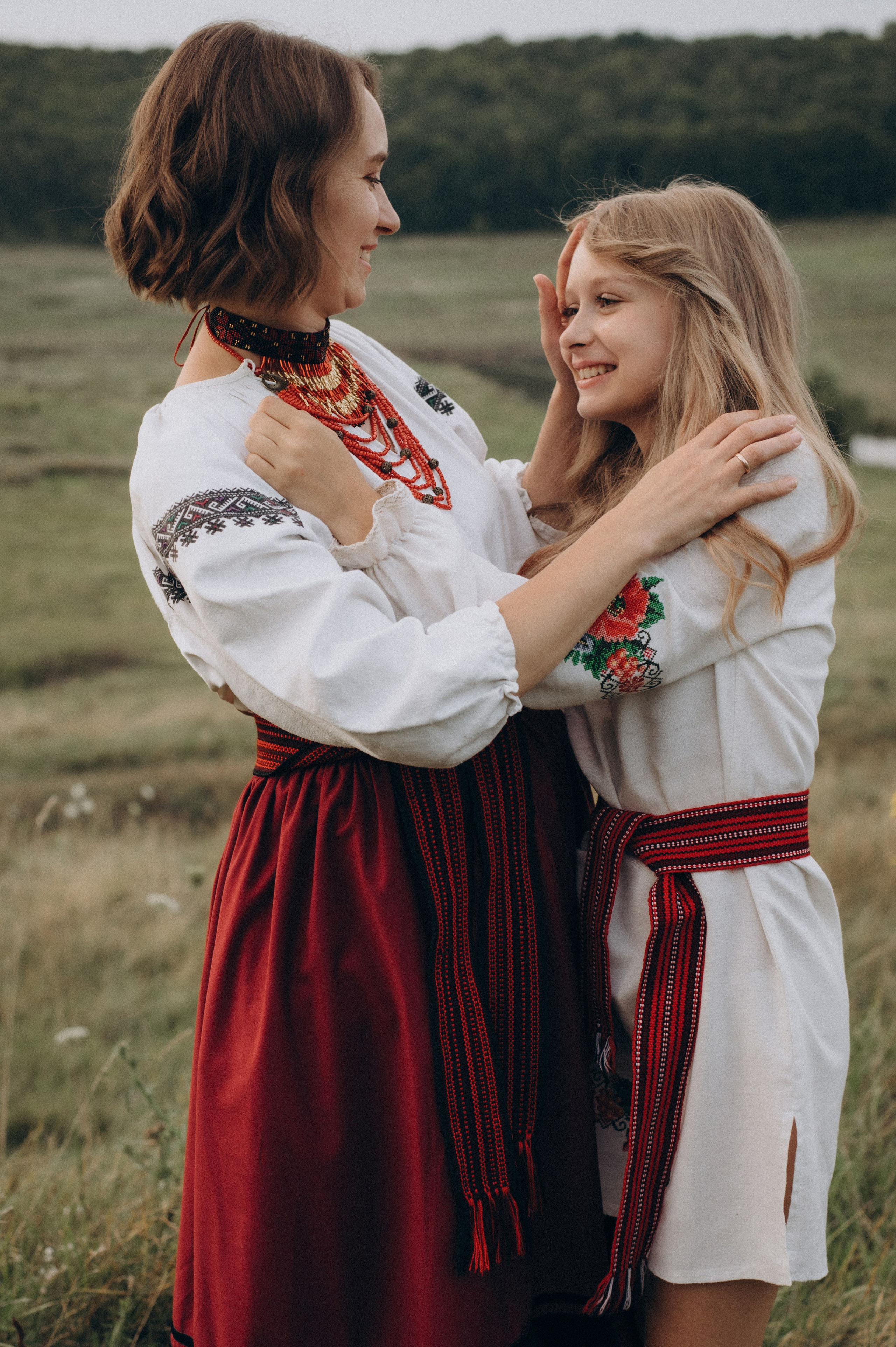 Сімейна фотосесія мами і доньки, сімейний фотограф Тернопіль, портретний фотограф, сімейна фотосесія Тернопіль, фотосесія в жоржинах. Сімейний, дитячий та індивідуальний фотограф в м. Тернопіль, м. Львів