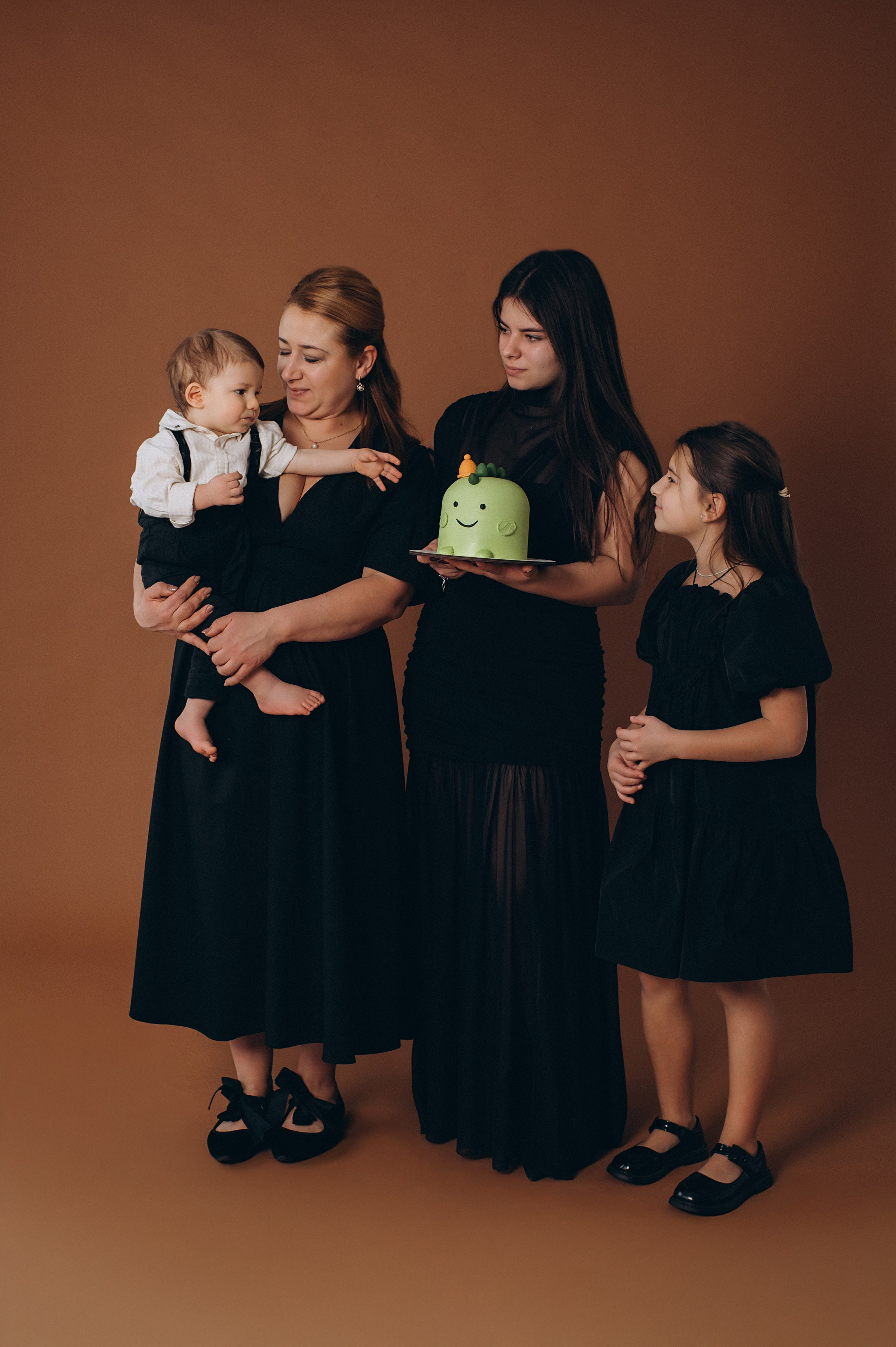 Перший тортик малюка, зйомка першого тортика Тернопіль, новорічна фотосесія, зйомка дня народження, сімейний фотограф Тернопіль, cakesmash. Сімейний, дитячий та індивідуальний фотограф в м. Тернопіль, м. Львів