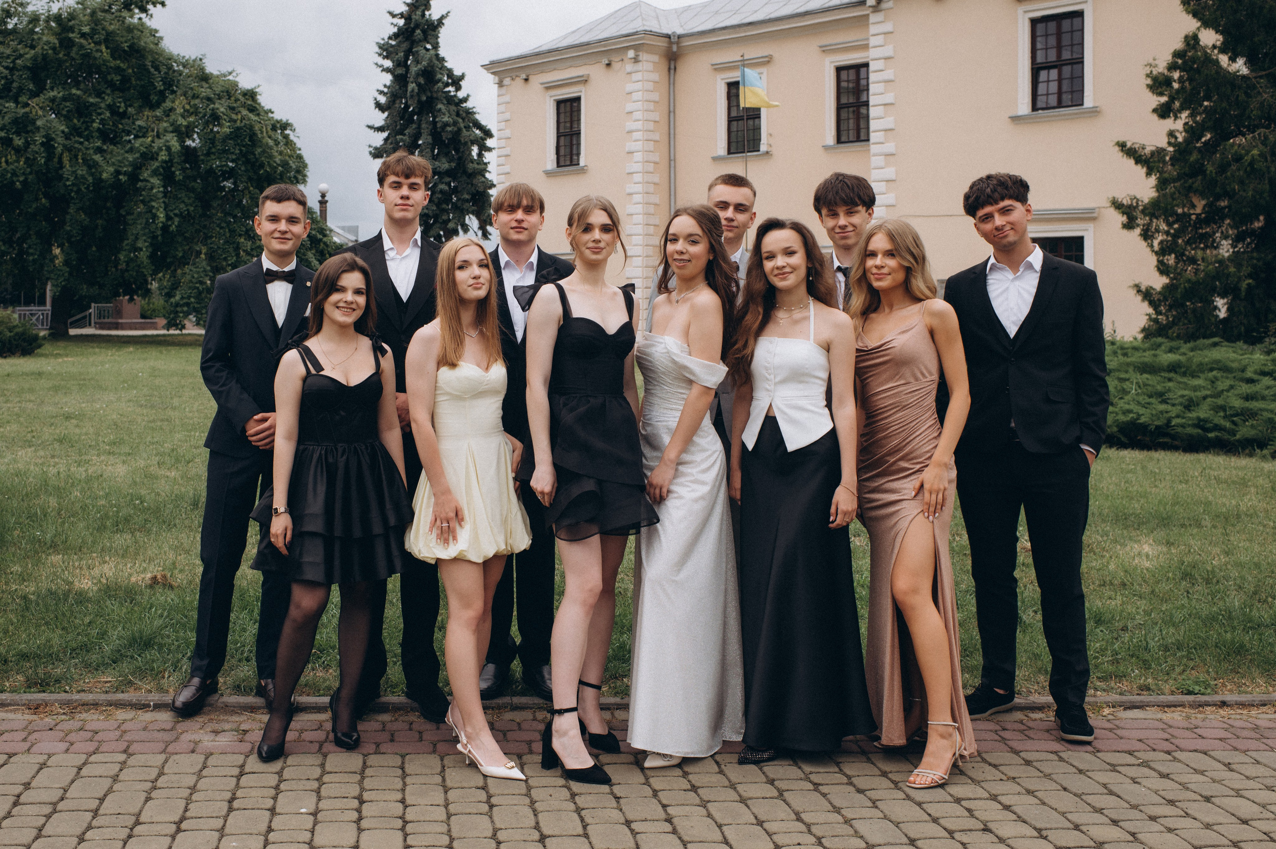 Випускники 2025, фотосесія випускного Тернопіль, фотосесія випускників Тернопіль, зйомка випускного, фотосесія випускного. Сімейний, дитячий та індивідуальний фотограф в м. Тернопіль, м. Львів