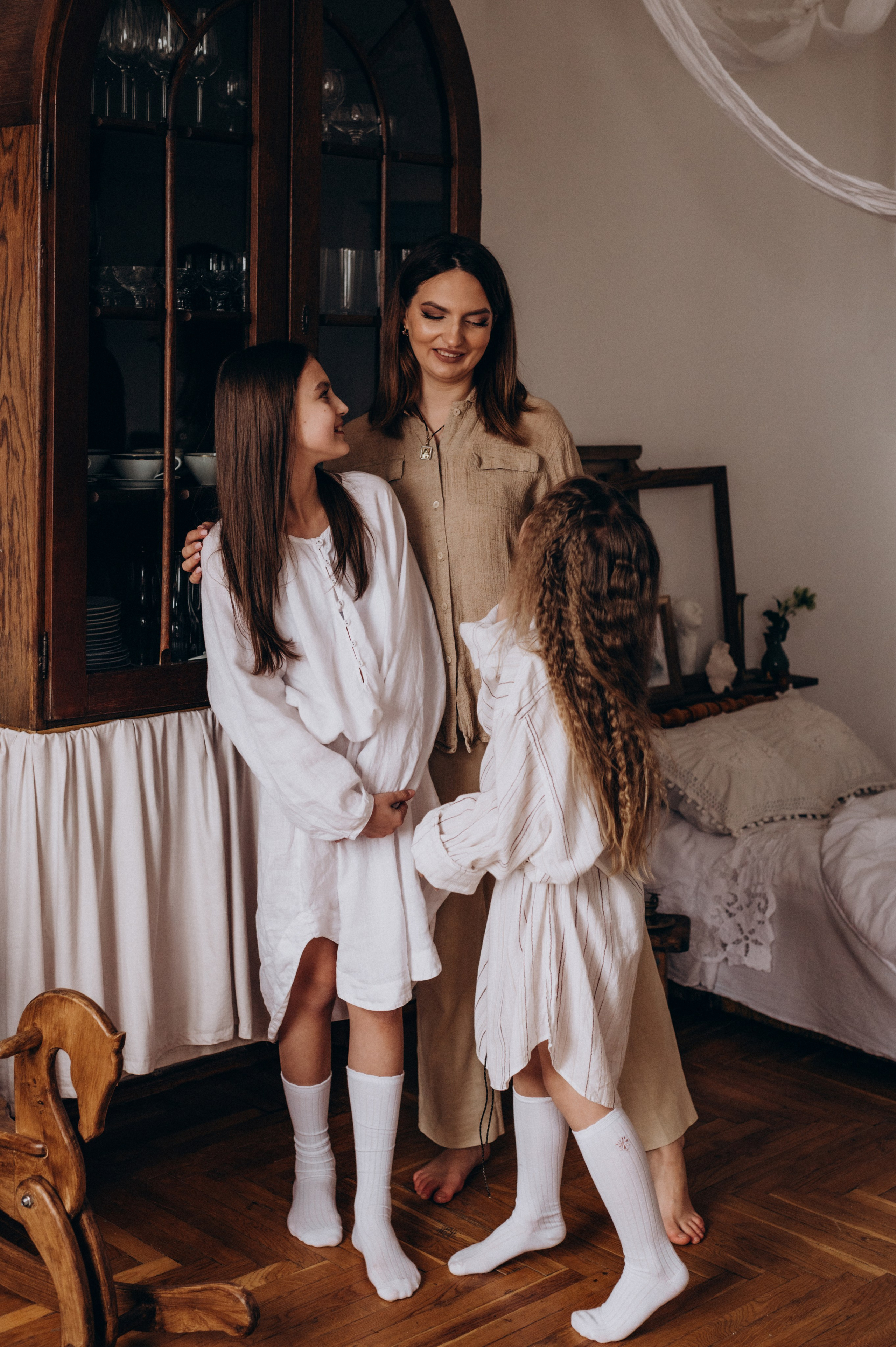 Сімейна фотосесія мами і донечок, зйомка Тернопіль Львів етностиль. Сімейний, дитячий та індивідуальний фотограф в м. Тернопіль, м. Львів