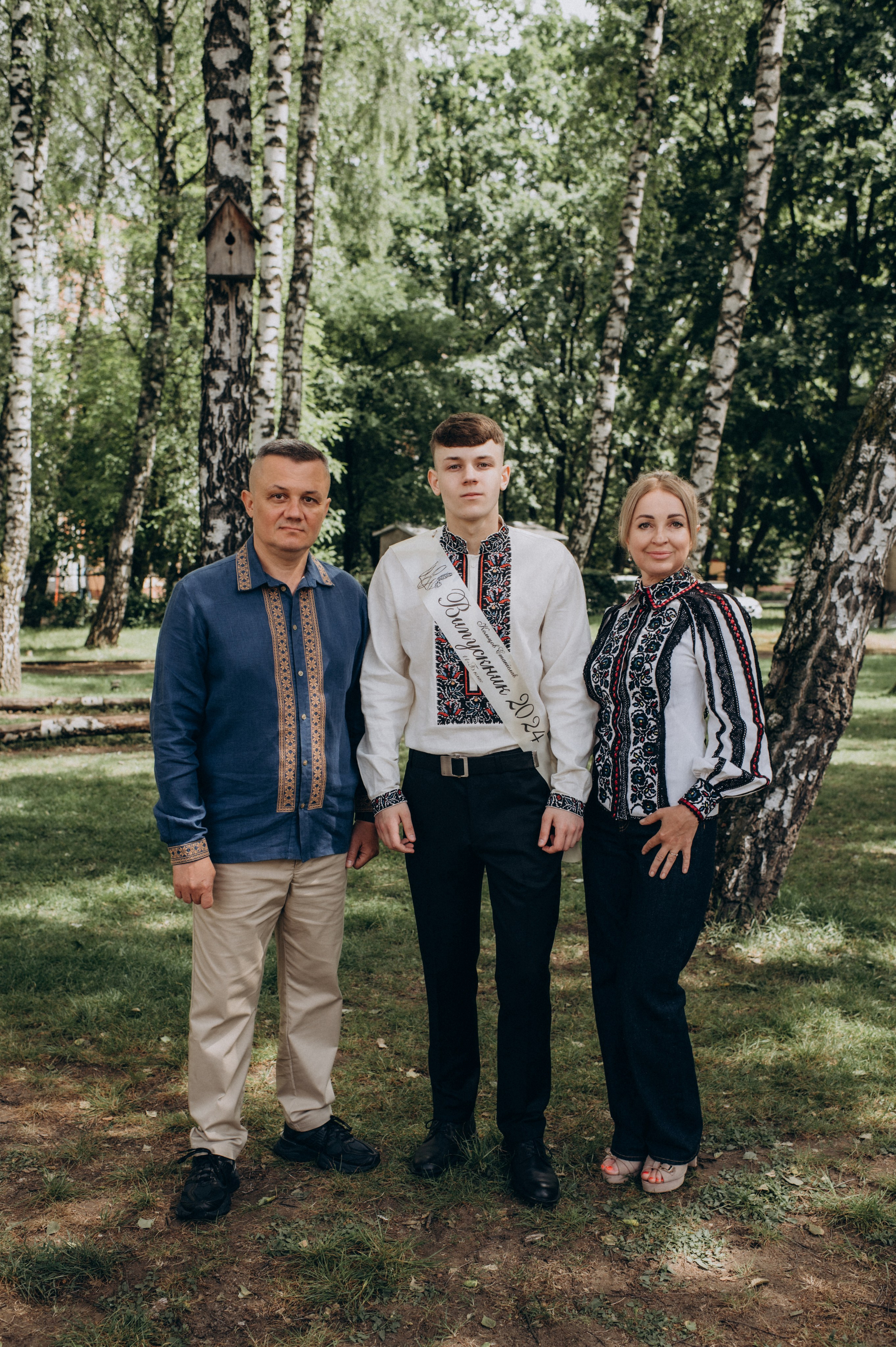 Фотосесія останнього дзвоника, фотосесія випускників Тернопіль, випускний 2024. Сімейний, дитячий та індивідуальний фотограф в м. Тернопіль, м. Львів