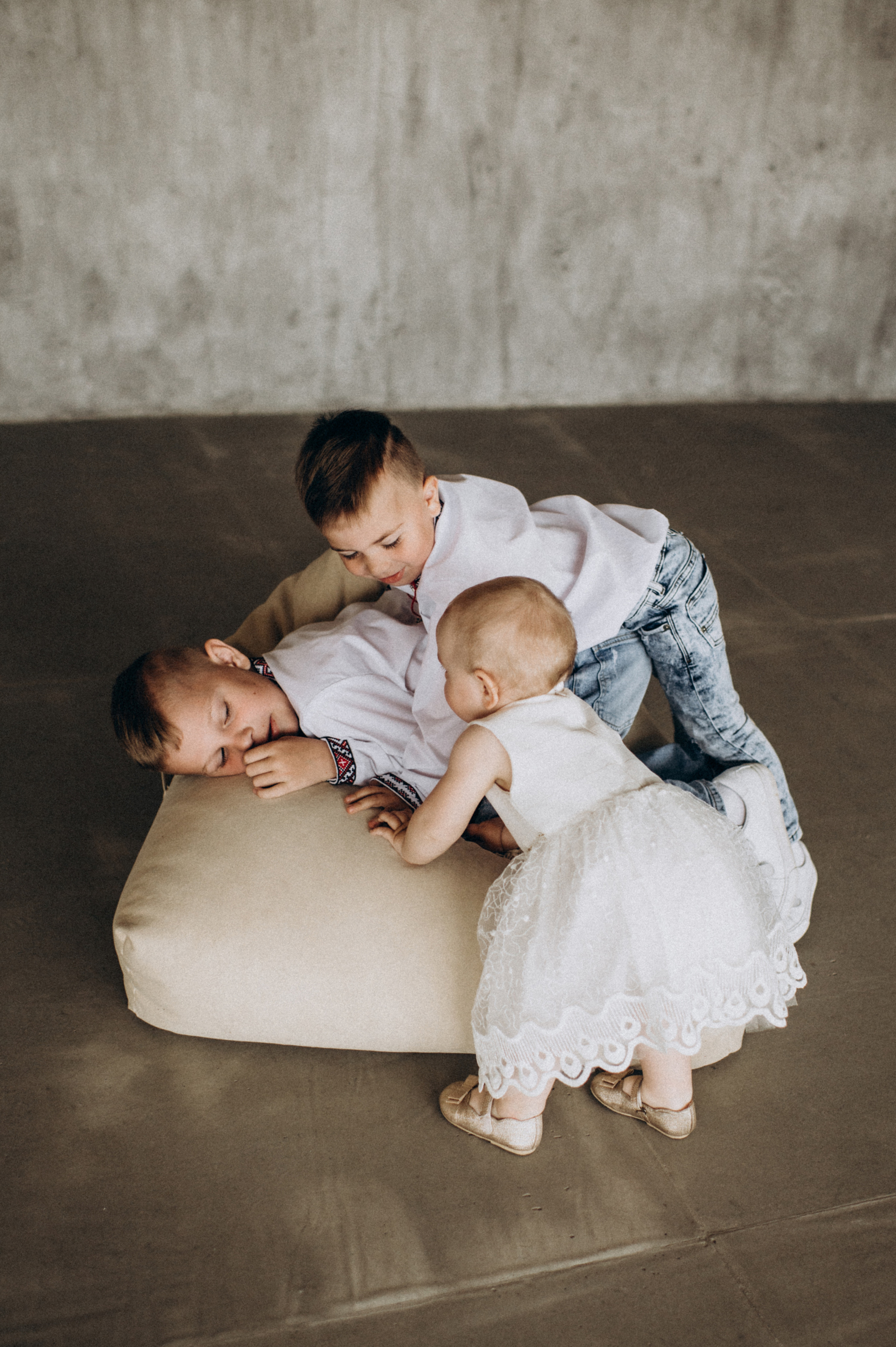 Сімейна зйомка у студії. Сімейний, дитячий та індивідуальний фотограф в м. Тернопіль, м. Львів