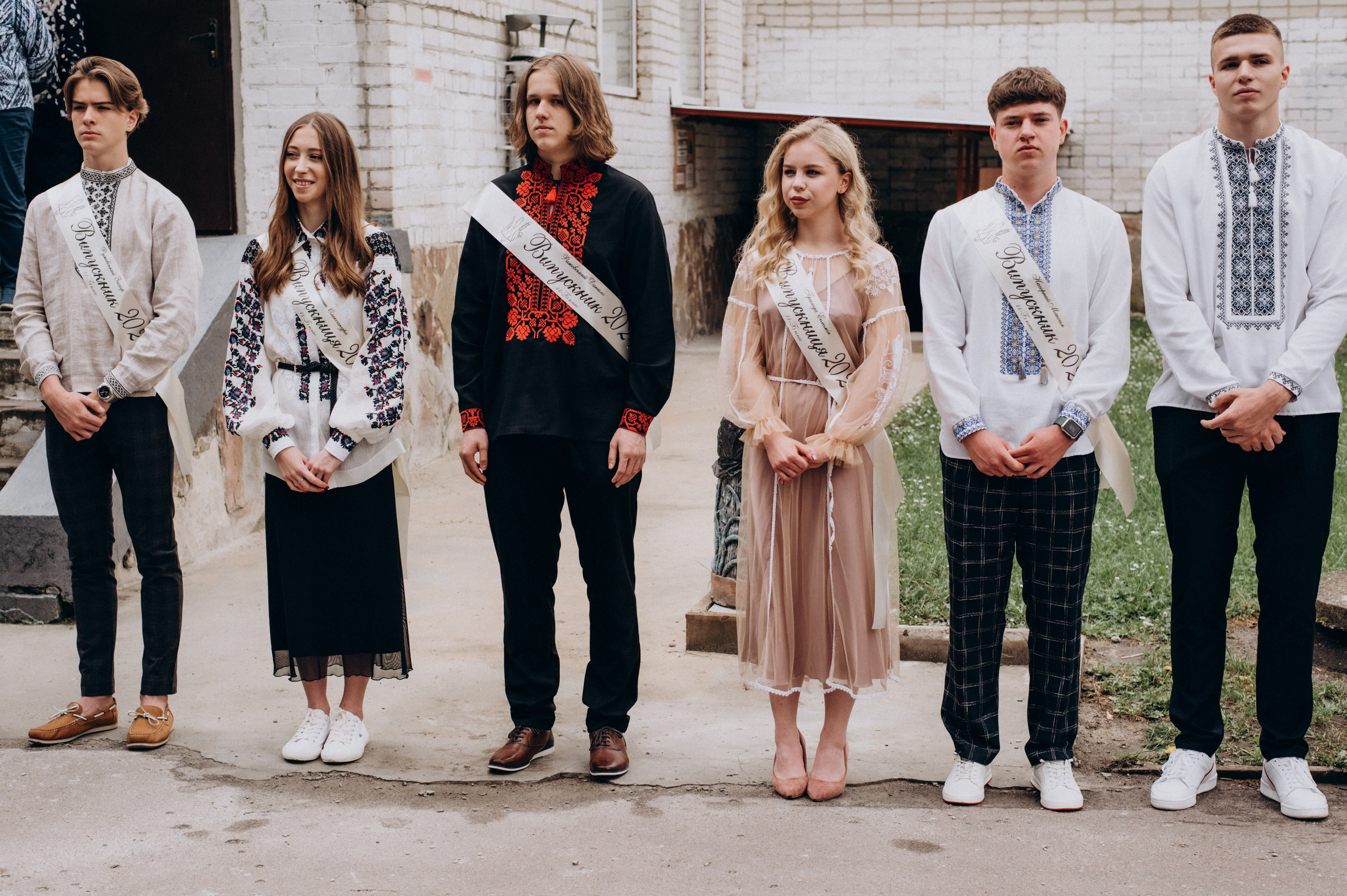 Фотосесія останнього дзвоника, фотосесія випускників Тернопіль, випускний 2024. Сімейний, дитячий та індивідуальний фотограф в м. Тернопіль, м. Львів