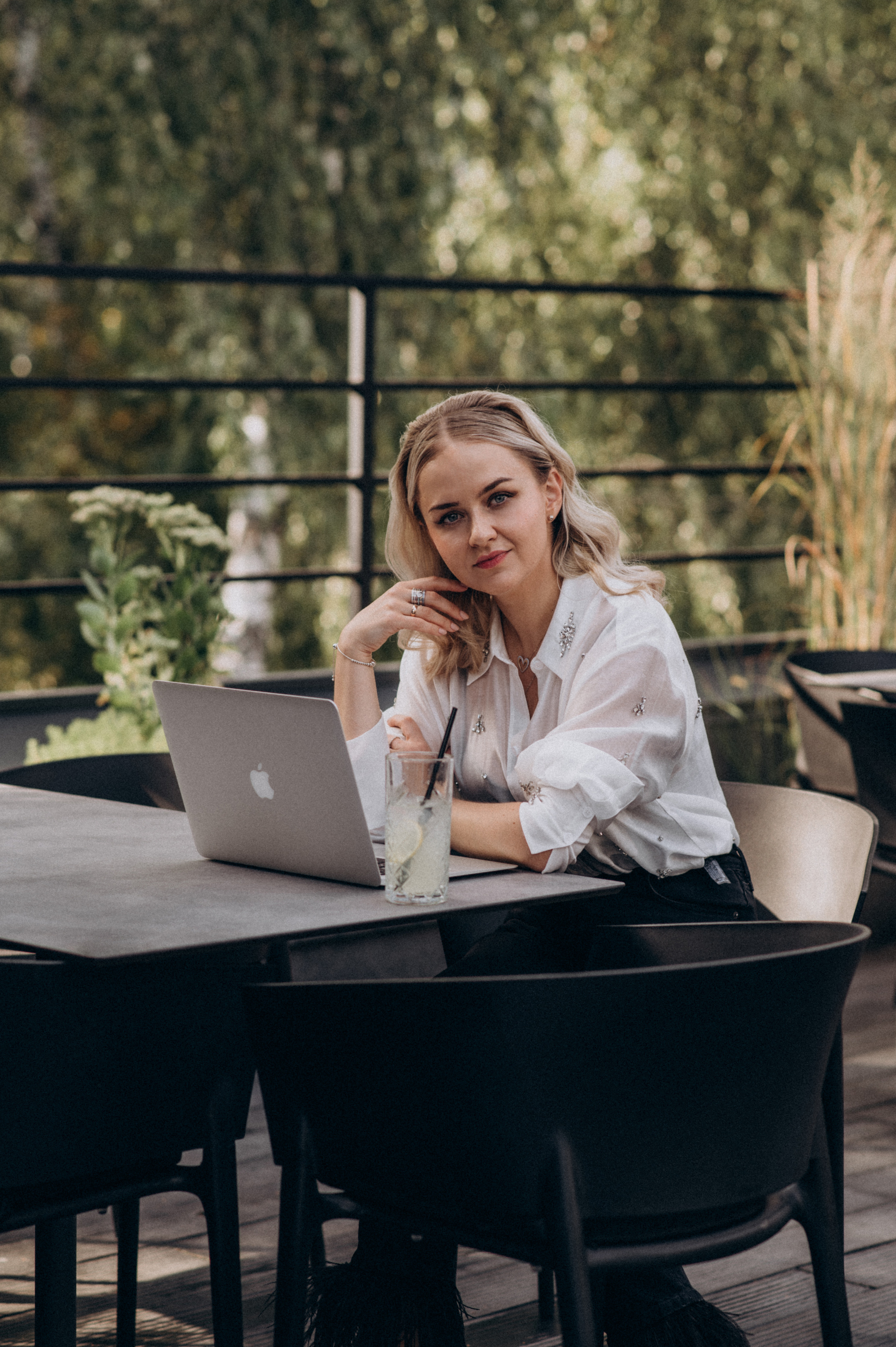 Індивідуальна контент зйомка фотосесія у кавярні кафе. Сімейний, дитячий та індивідуальний фотограф в м. Тернопіль, м. Львів