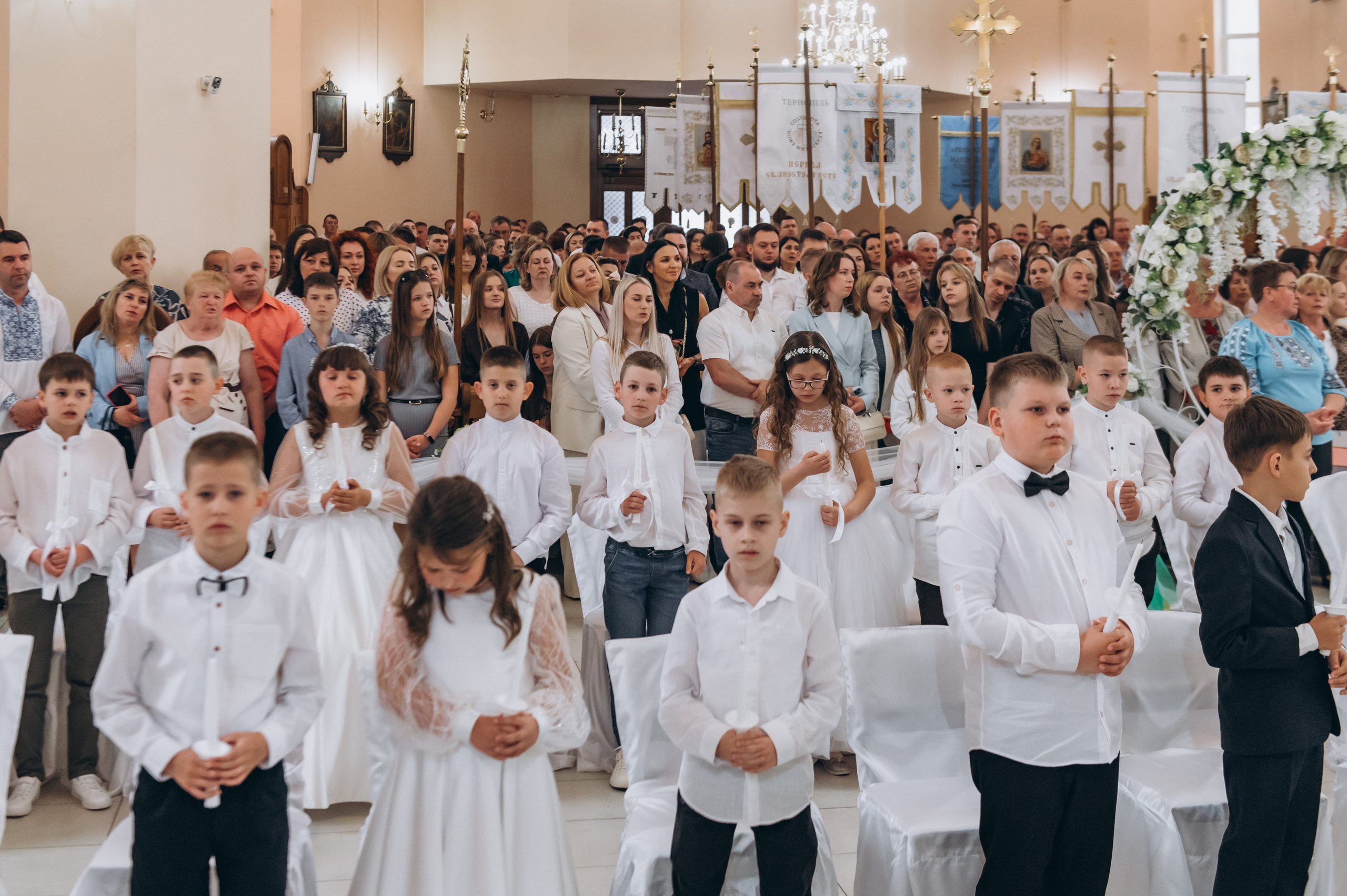 Фотосесія Причастя Тернопіль, зйомка Причастя, фотограф на Причастя Тернопіль, Причастя Львів, церква Петра і Павла. Сімейний, дитячий та індивідуальний фотограф в м. Тернопіль, м. Львів