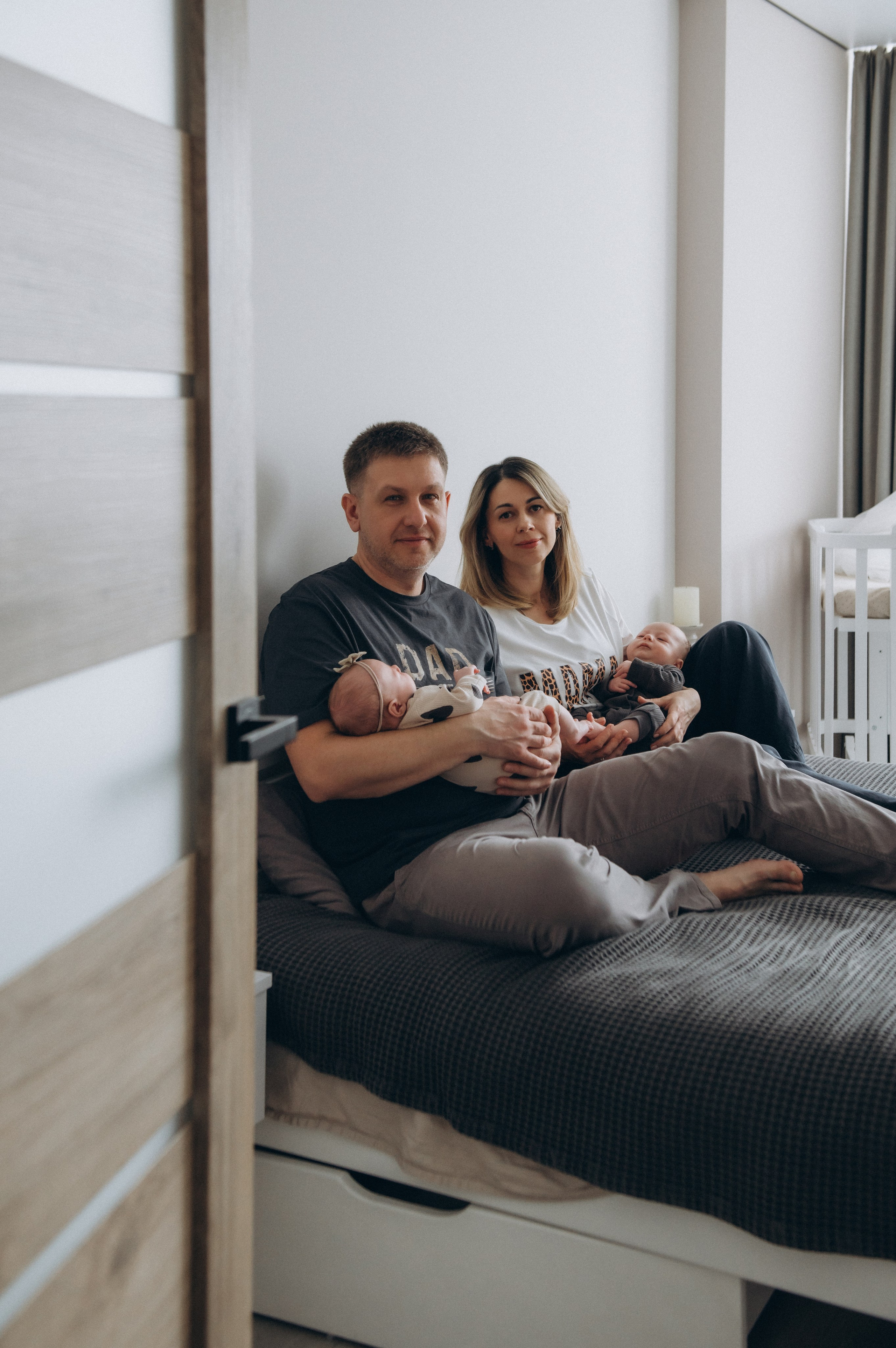 Сімейна фотосесія вдома Тернопіль, сімейний фотограф Львів Тернопіль, сімейна фотосесія Тернопіль, фотосесія двійні, зйомка близнюків. Сімейний, дитячий та індивідуальний фотограф в м. Тернопіль, м. Львів