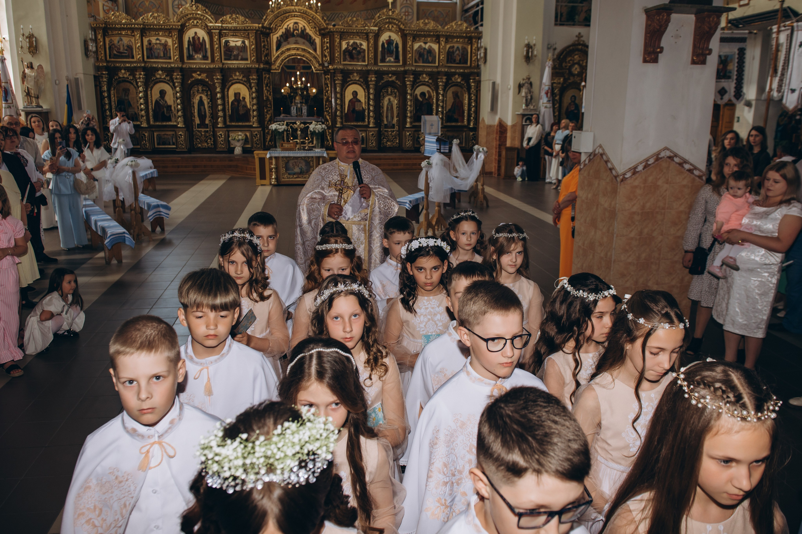 Фотосесія Причастя Тернопіль церква Св Михаїла, фотограф на Причастя Тернопіль, фотосесія Літургії Причастя Тернопіль. Сімейний, дитячий та індивідуальний фотограф в м. Тернопіль, м. Львів