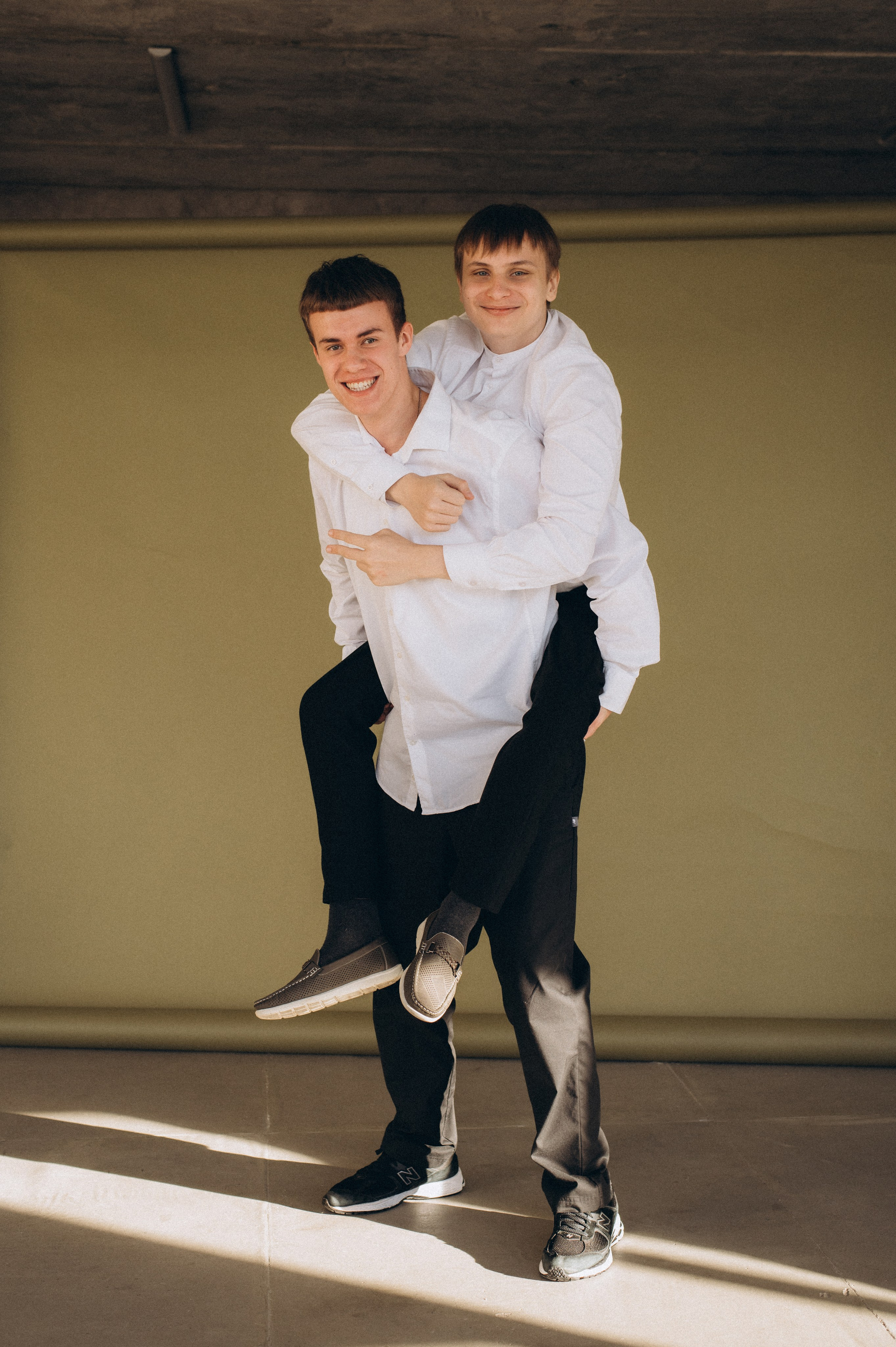 Фотосесія випускників, фотосесія на віньєтки Тернопіль, випускники Тернопіль, випуск 2025. Сімейний, дитячий та індивідуальний фотограф в м. Тернопіль, м. Львів