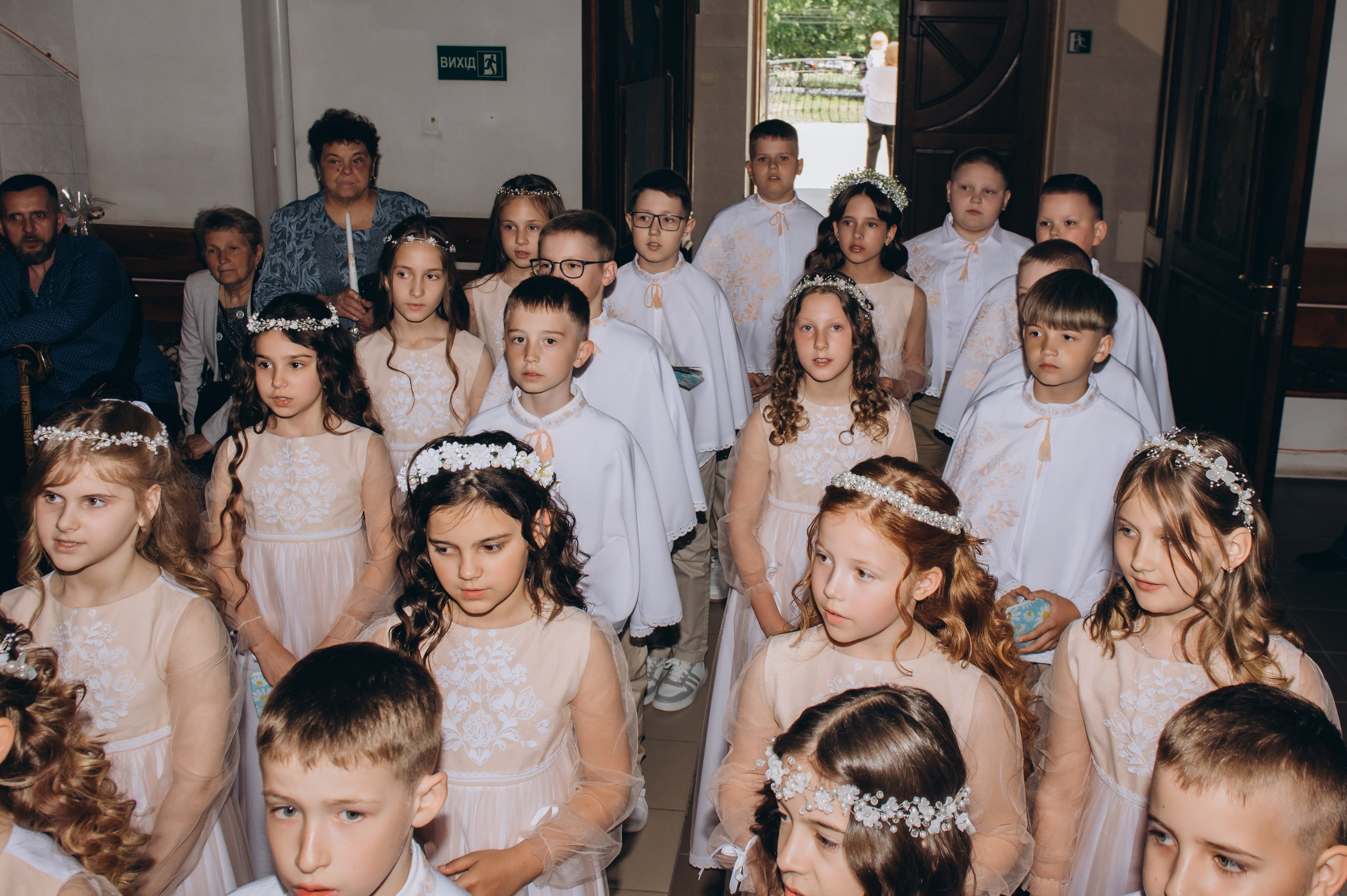 Фотосесія Причастя Тернопіль церква Св Михаїла, фотограф на Причастя Тернопіль, фотосесія Літургії Причастя Тернопіль. Сімейний, дитячий та індивідуальний фотограф в м. Тернопіль, м. Львів
