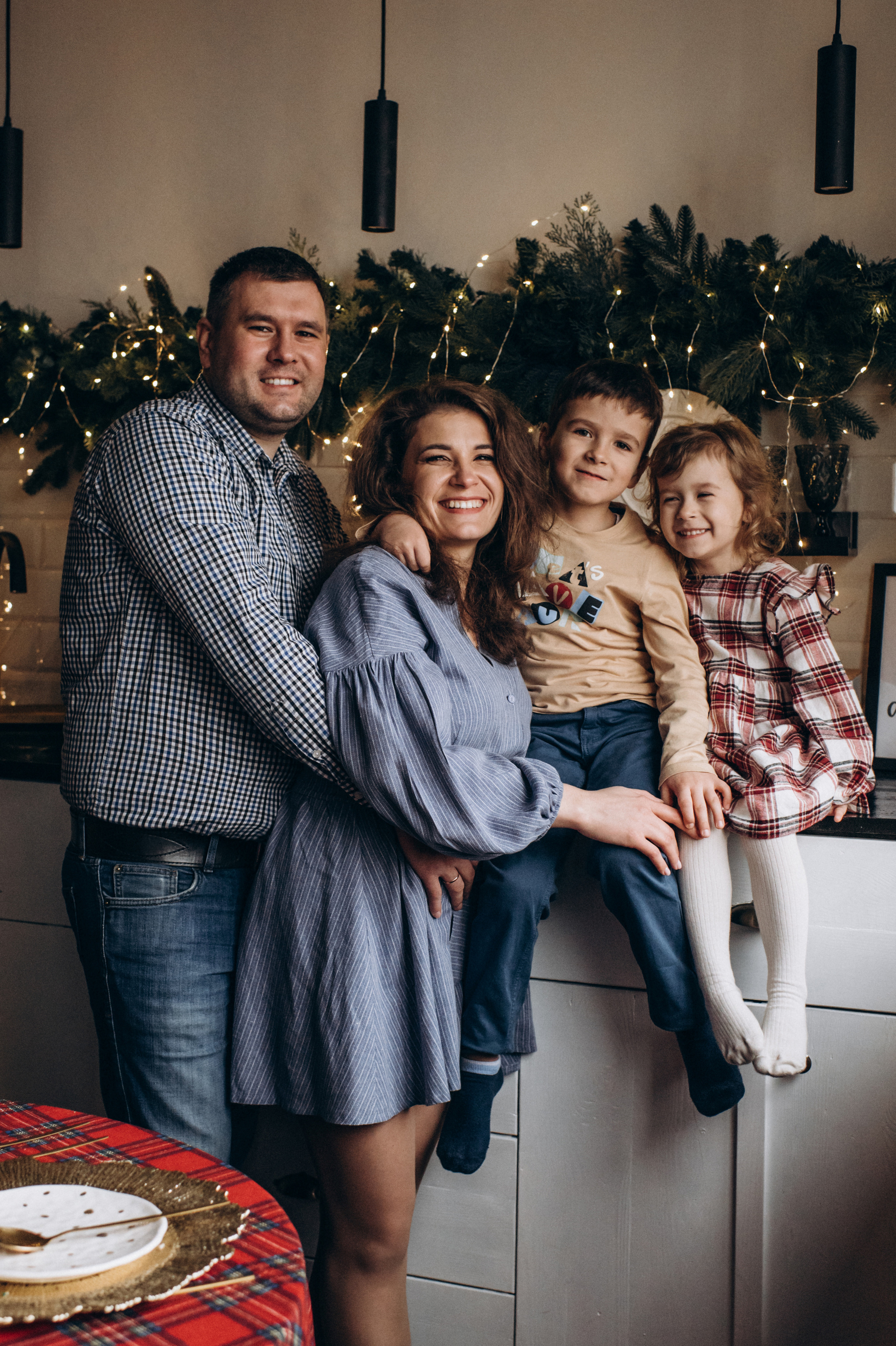 Новорічна сімейна зйомка у студії. Сімейний, дитячий та індивідуальний фотограф в м. Тернопіль, м. Львів