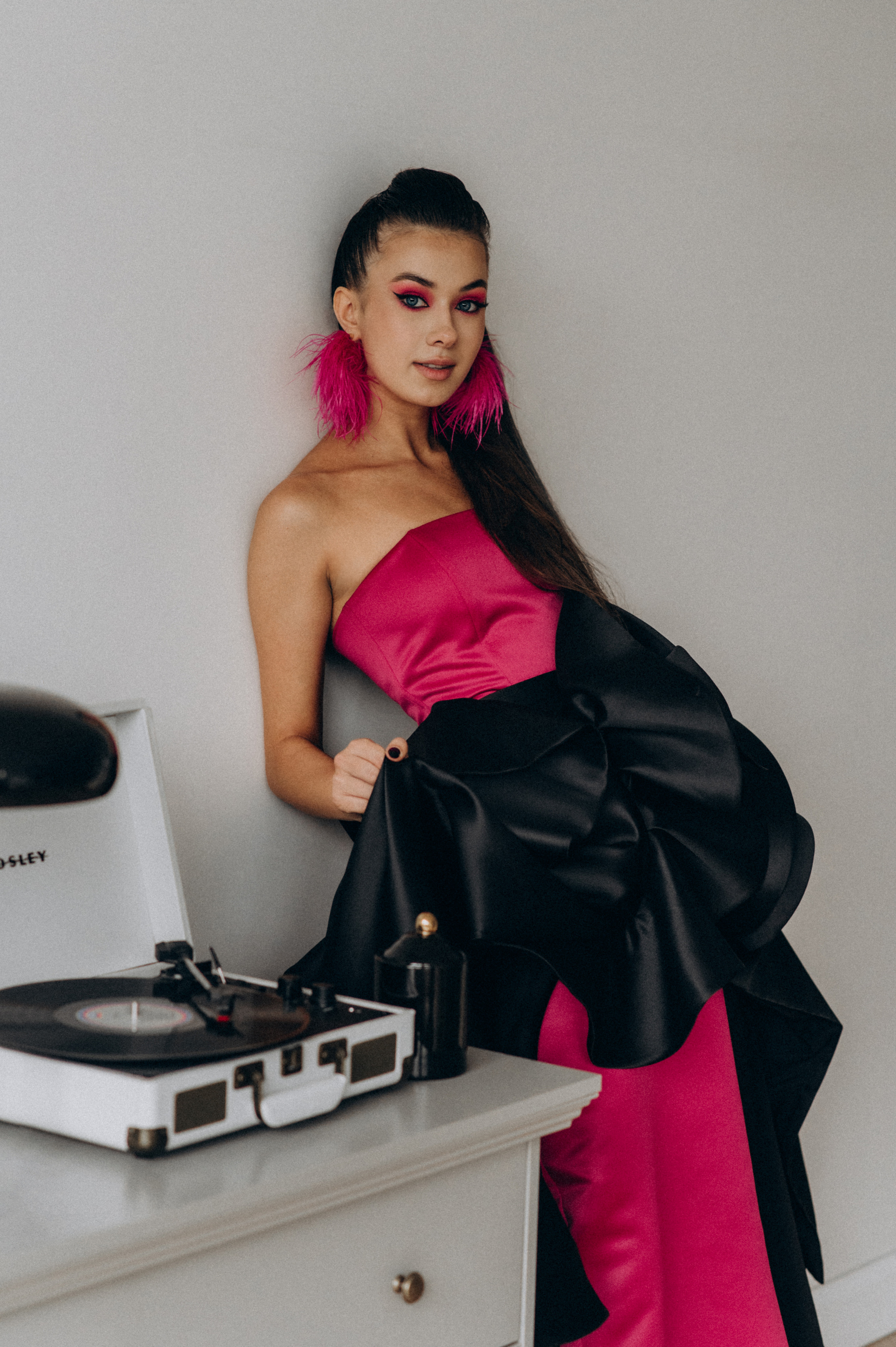 Випускниця, зйомка у студії, фотосесія випускного Тернопіль Львів. Сімейний, дитячий та індивідуальний фотограф в м. Тернопіль, м. Львів