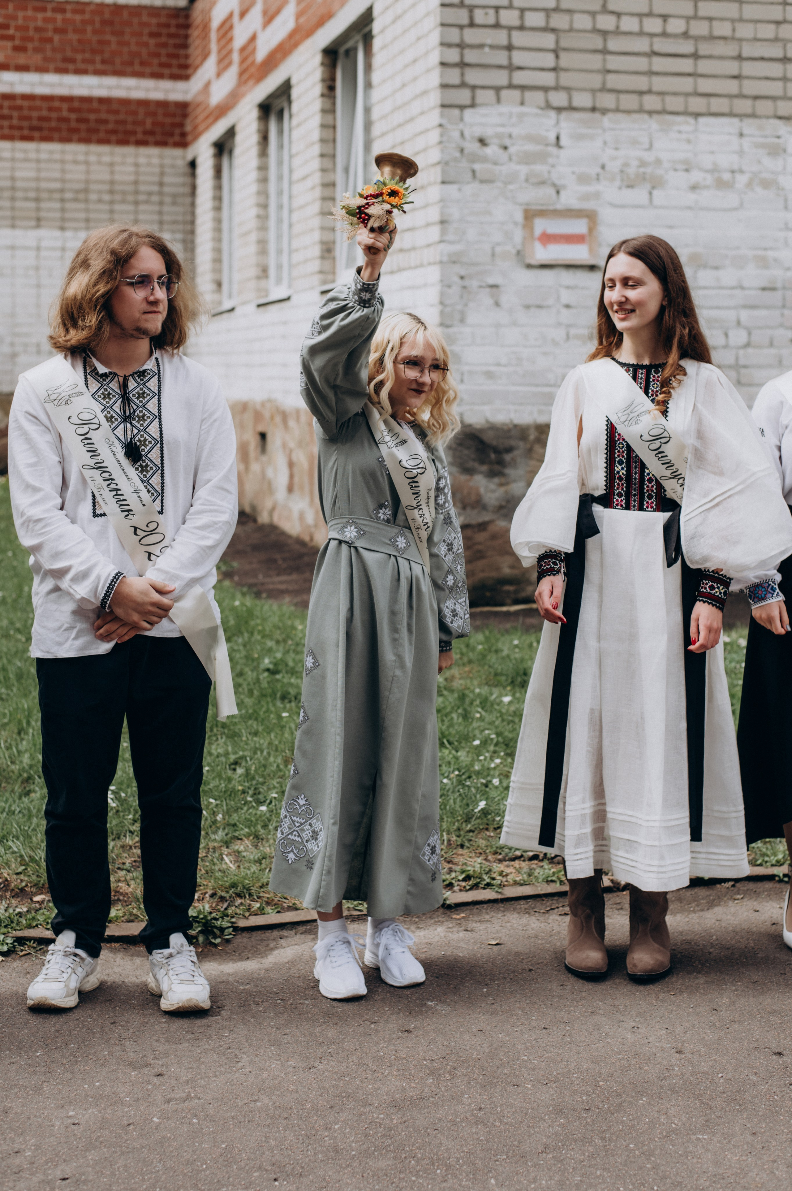 Фотосесія останнього дзвоника, фотосесія випускників Тернопіль, випускний 2024. Сімейний, дитячий та індивідуальний фотограф в м. Тернопіль, м. Львів