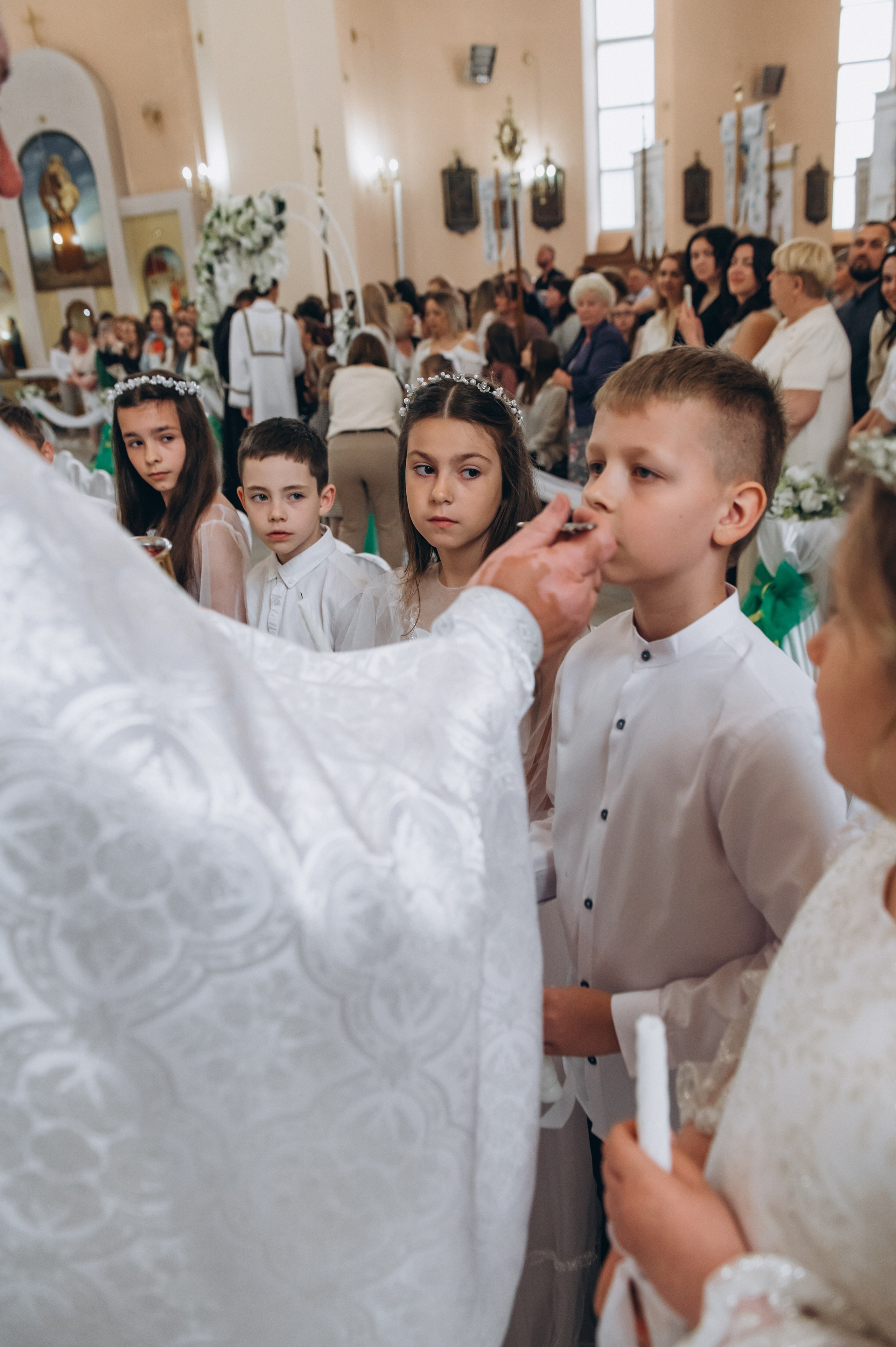 Фотосесія Причастя Тернопіль, зйомка Причастя, фотограф на Причастя Тернопіль, Причастя Львів, церква Петра і Павла. Сімейний, дитячий та індивідуальний фотограф в м. Тернопіль, м. Львів