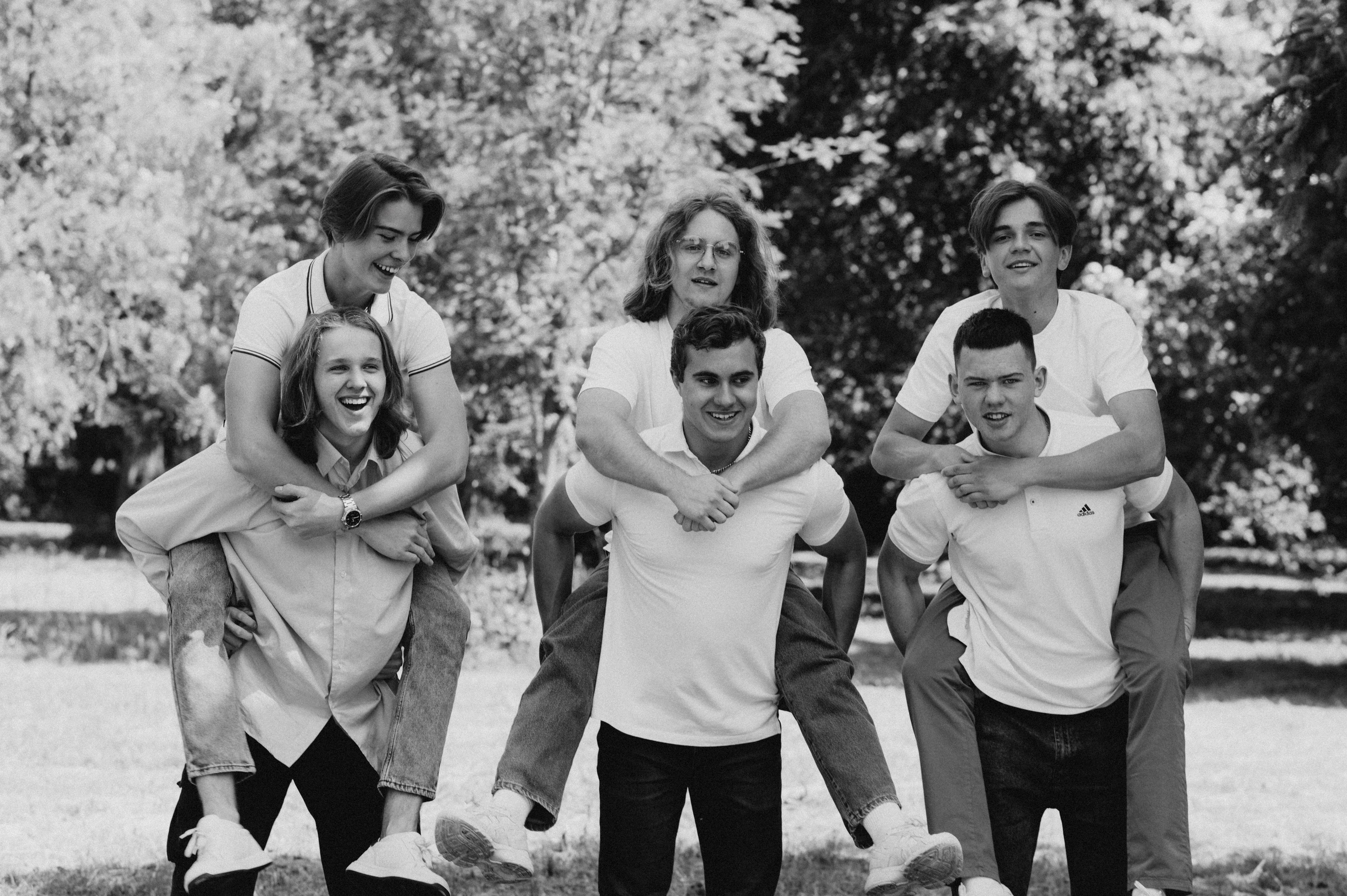 Фотосесія випускників, зйомка випускників Тернопіль Львів, випускні фотоальбоми Тернопіль, шкільні фотоальбоми Тернопіль. Сімейний, дитячий та індивідуальний фотограф в м. Тернопіль, м. Львів