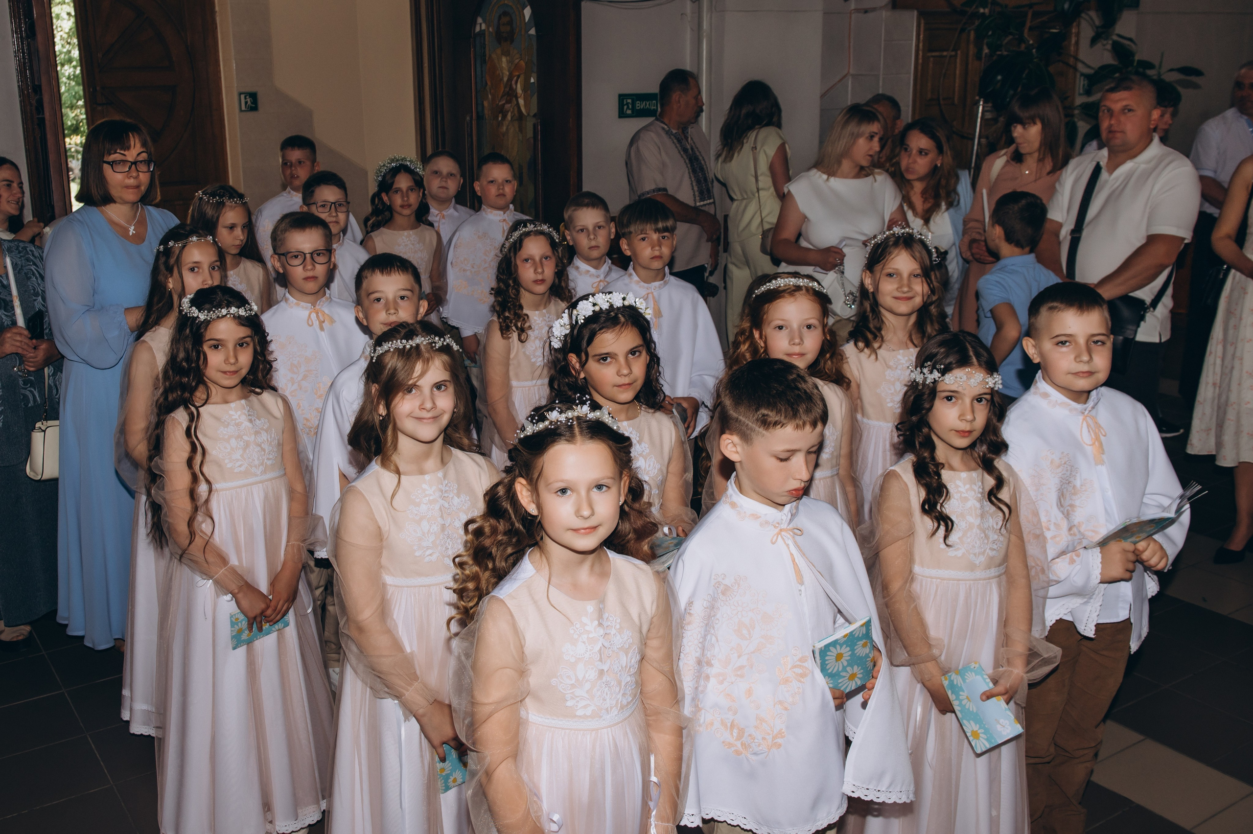 Фотосесія Причастя Тернопіль церква Св&nbsp;Михаїла, фотограф на&nbsp;Причастя Тернопіль, фотосесія Літургії Причастя Тернопіль