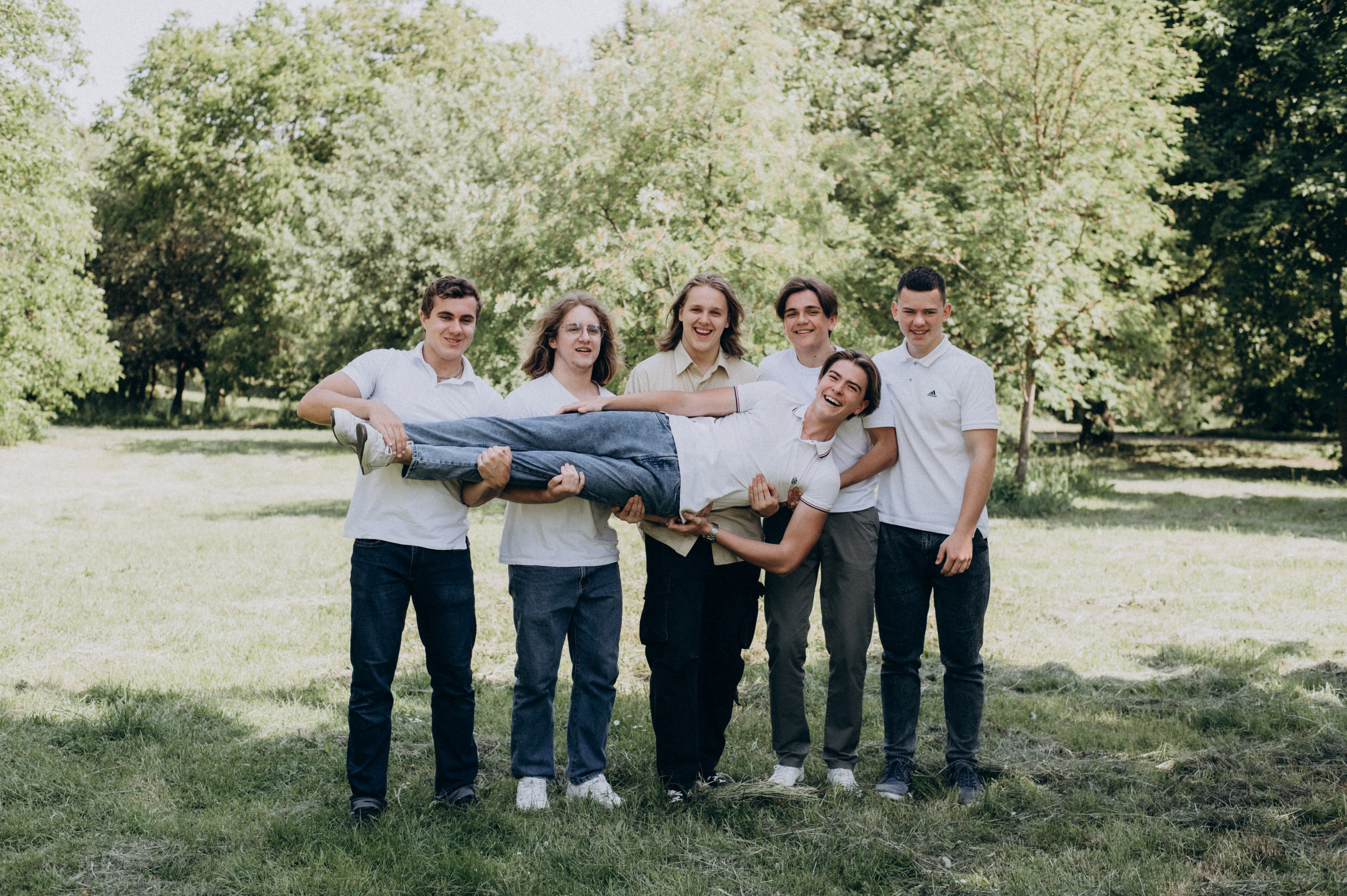 Фотосесія випускників, зйомка випускників Тернопіль Львів, випускні фотоальбоми Тернопіль, шкільні фотоальбоми Тернопіль. Сімейний, дитячий та індивідуальний фотограф в м. Тернопіль, м. Львів