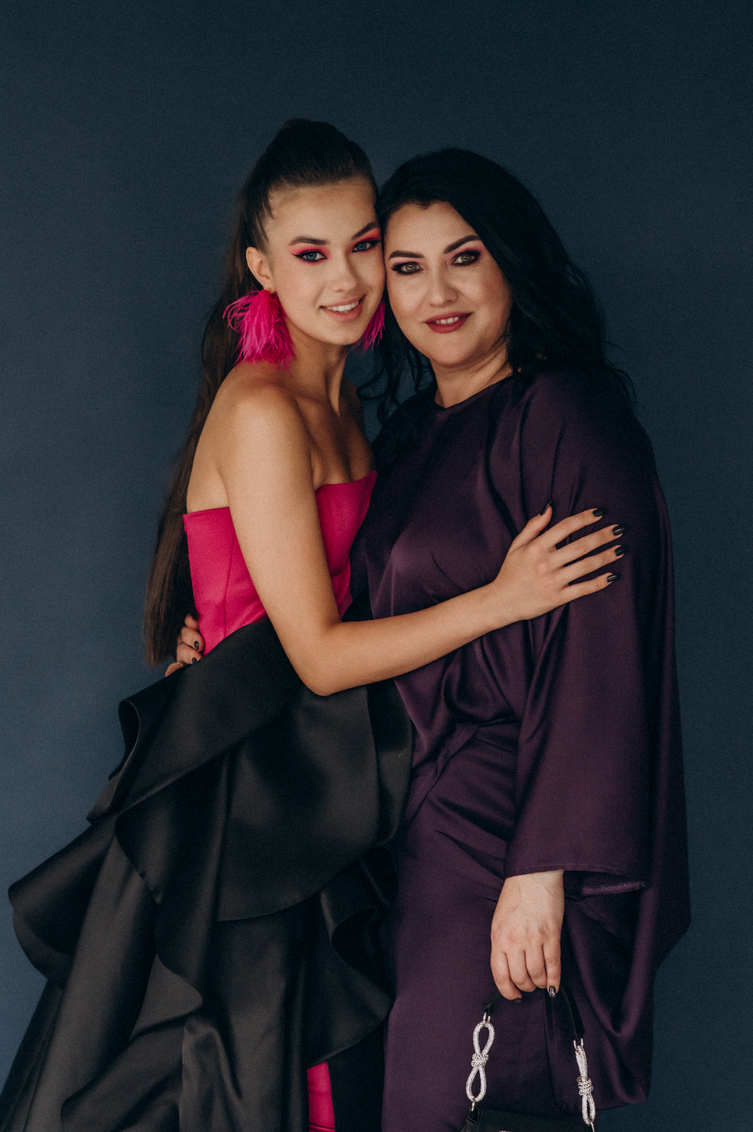 Випускниця, зйомка у студії, фотосесія випускного Тернопіль Львів. Сімейний, дитячий та індивідуальний фотограф в м. Тернопіль, м. Львів