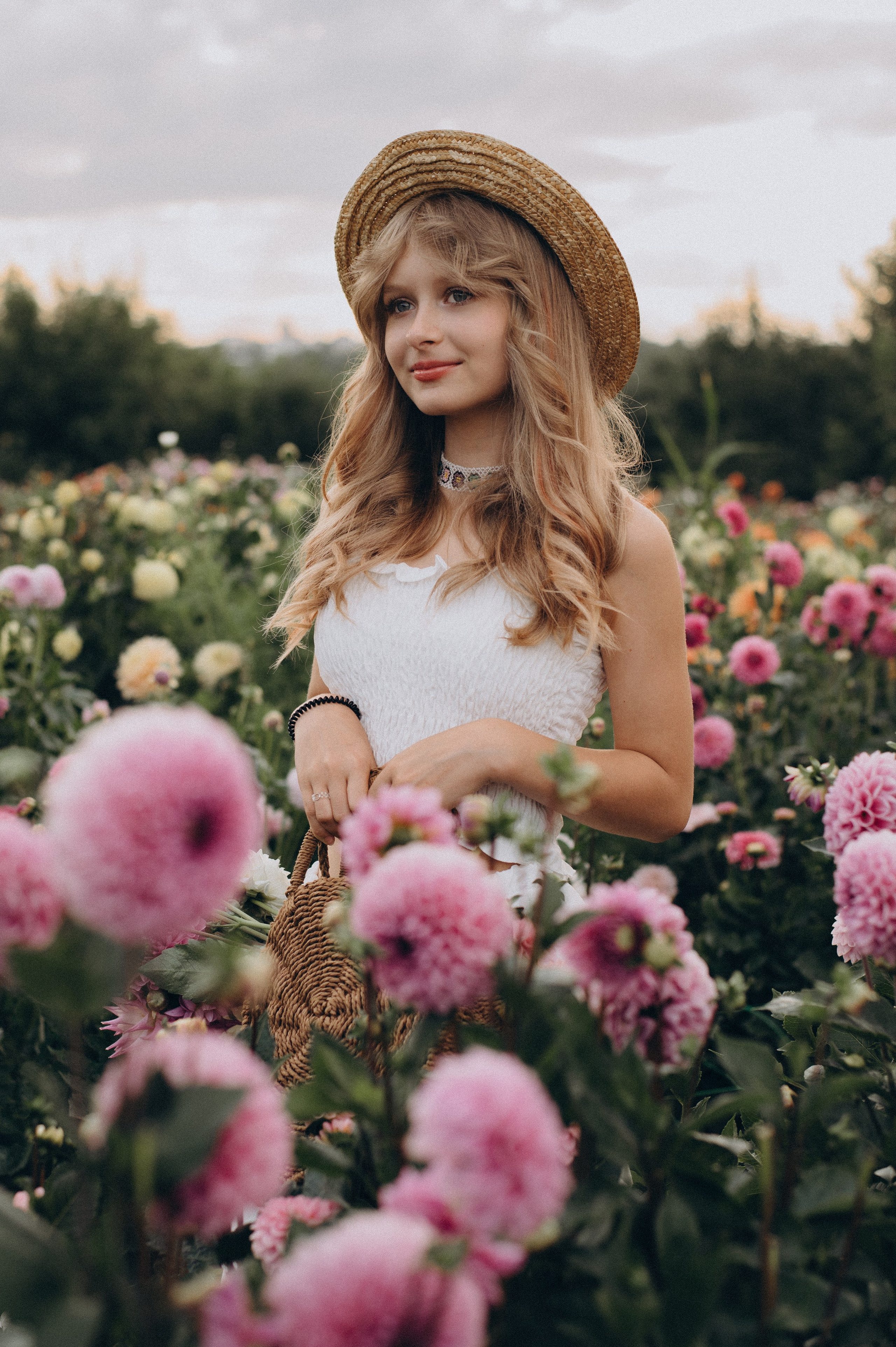 Сімейна фотосесія мами і доньки, сімейний фотограф Тернопіль, портретний фотограф, сімейна фотосесія Тернопіль, фотосесія в жоржинах. Сімейний, дитячий та індивідуальний фотограф в м. Тернопіль, м. Львів