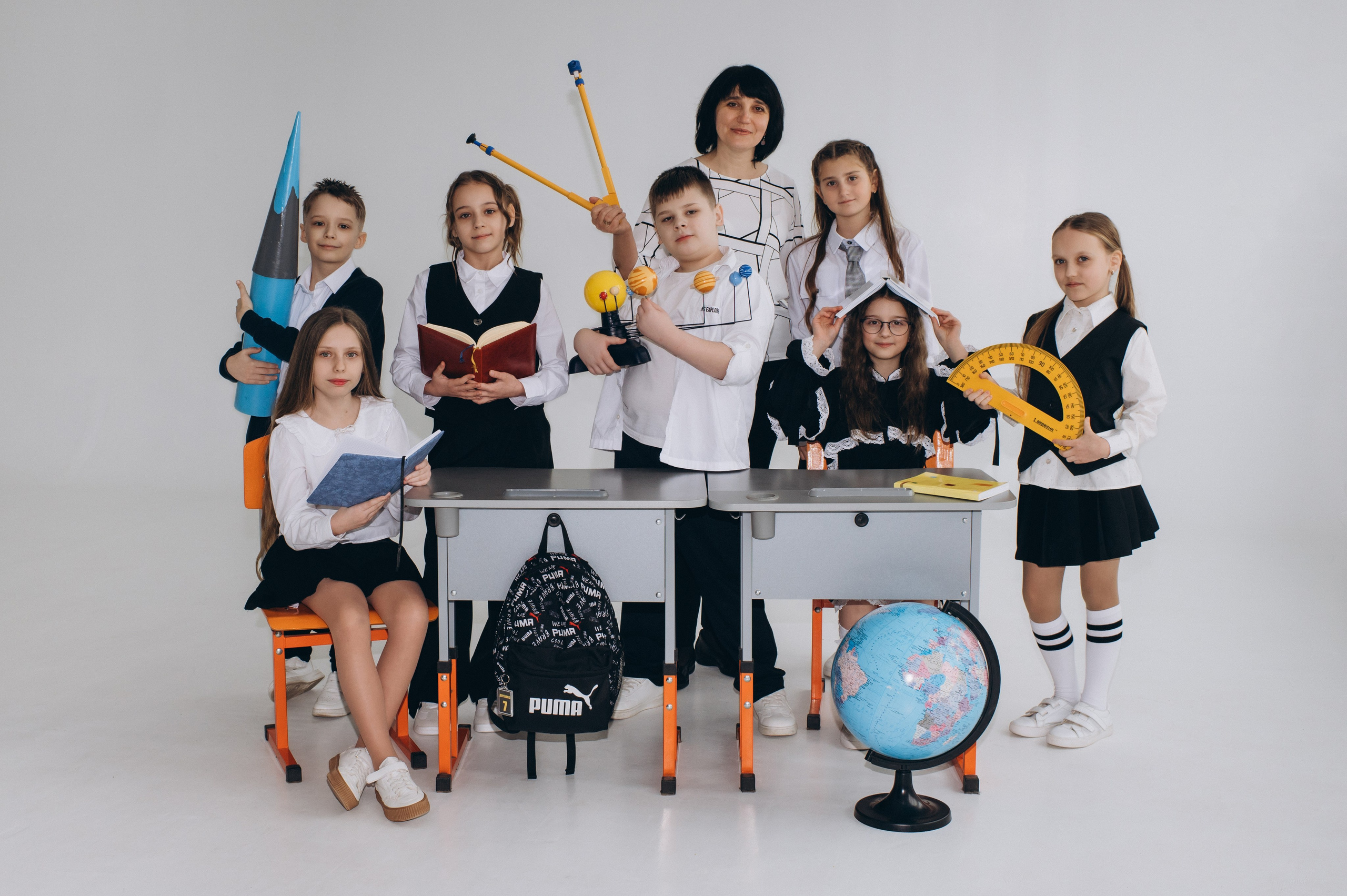 Фотосесія школярів у студії на шкільні фотоальбоми віньєтки Тернопіль, фотосесія випускників Тернопіль, шкільні фотокниги Тернопіль. Сімейний, дитячий та індивідуальний фотограф в м. Тернопіль, м. Львів