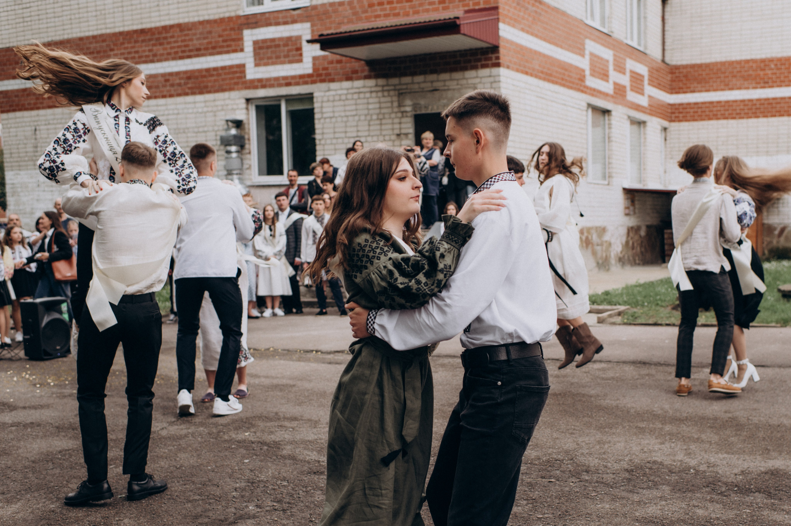 Фотосесія останнього дзвоника, фотосесія випускників Тернопіль, випускний 2024. Сімейний, дитячий та індивідуальний фотограф в м. Тернопіль, м. Львів