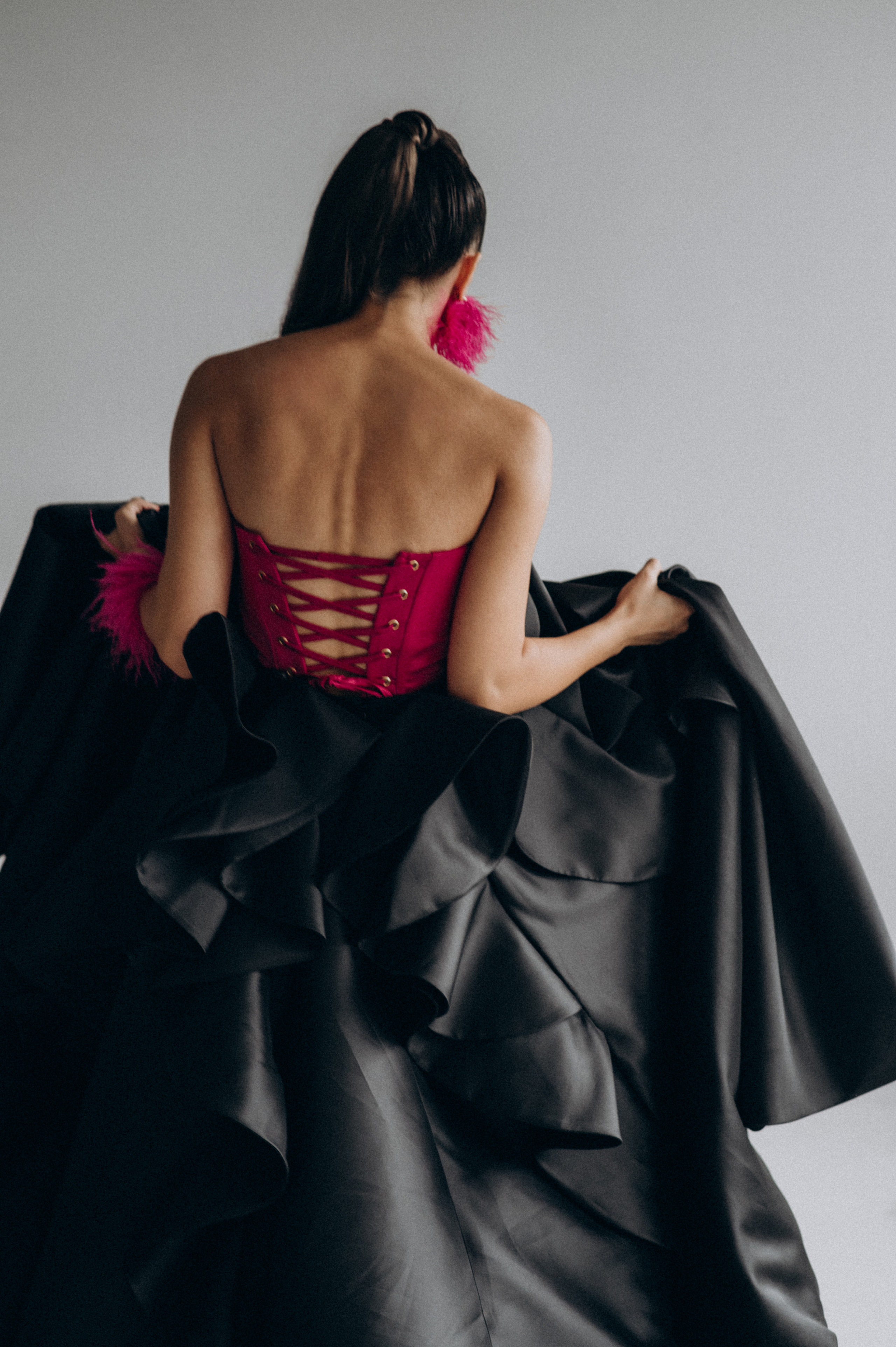 Випускниця, зйомка у студії, фотосесія випускного Тернопіль Львів. Сімейний, дитячий та індивідуальний фотограф в м. Тернопіль, м. Львів