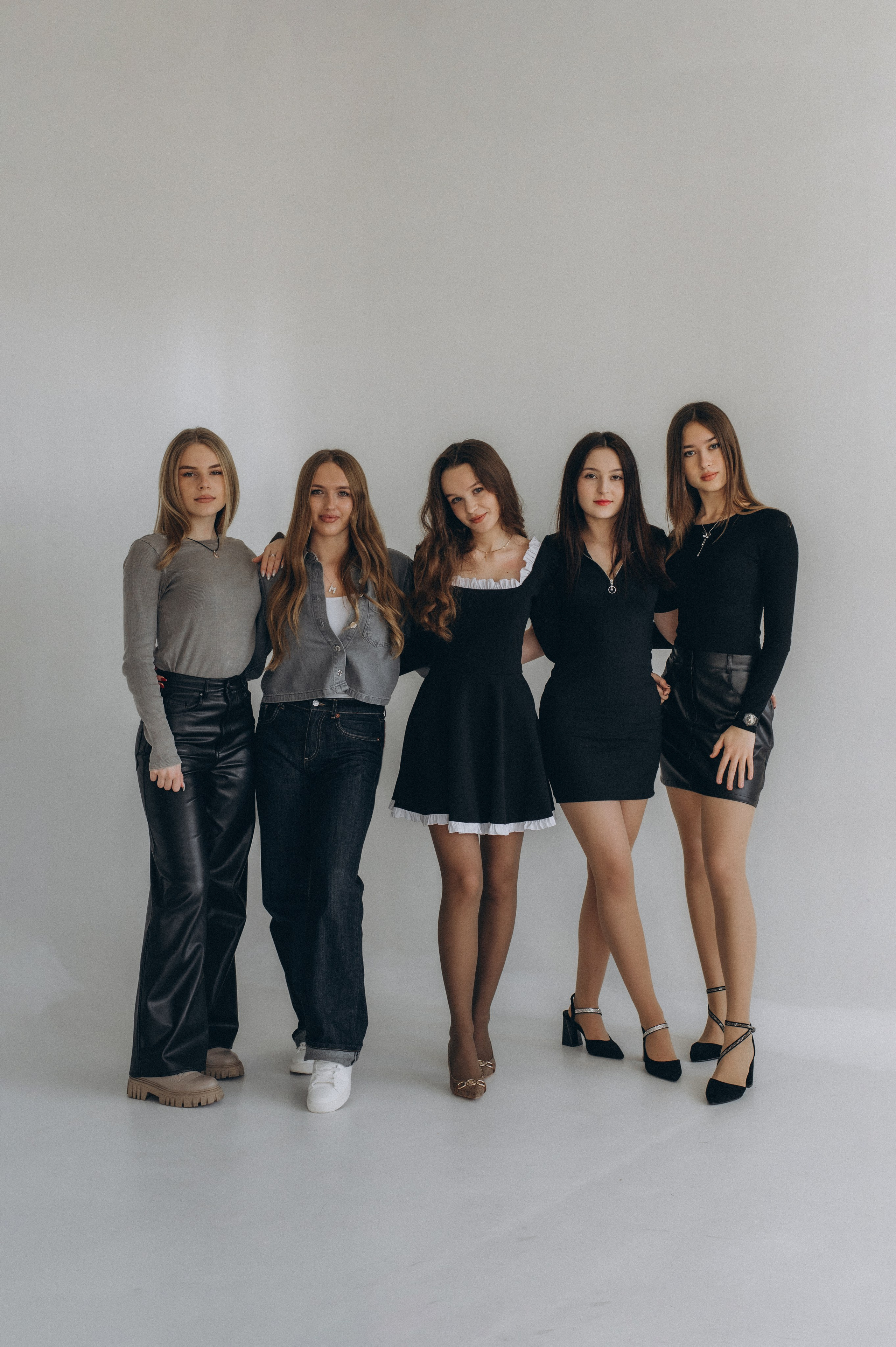 Фотосесія випускників, фотосесія на віньєтки Тернопіль, випускники Тернопіль, випуск 2025. Сімейний, дитячий та індивідуальний фотограф в м. Тернопіль, м. Львів