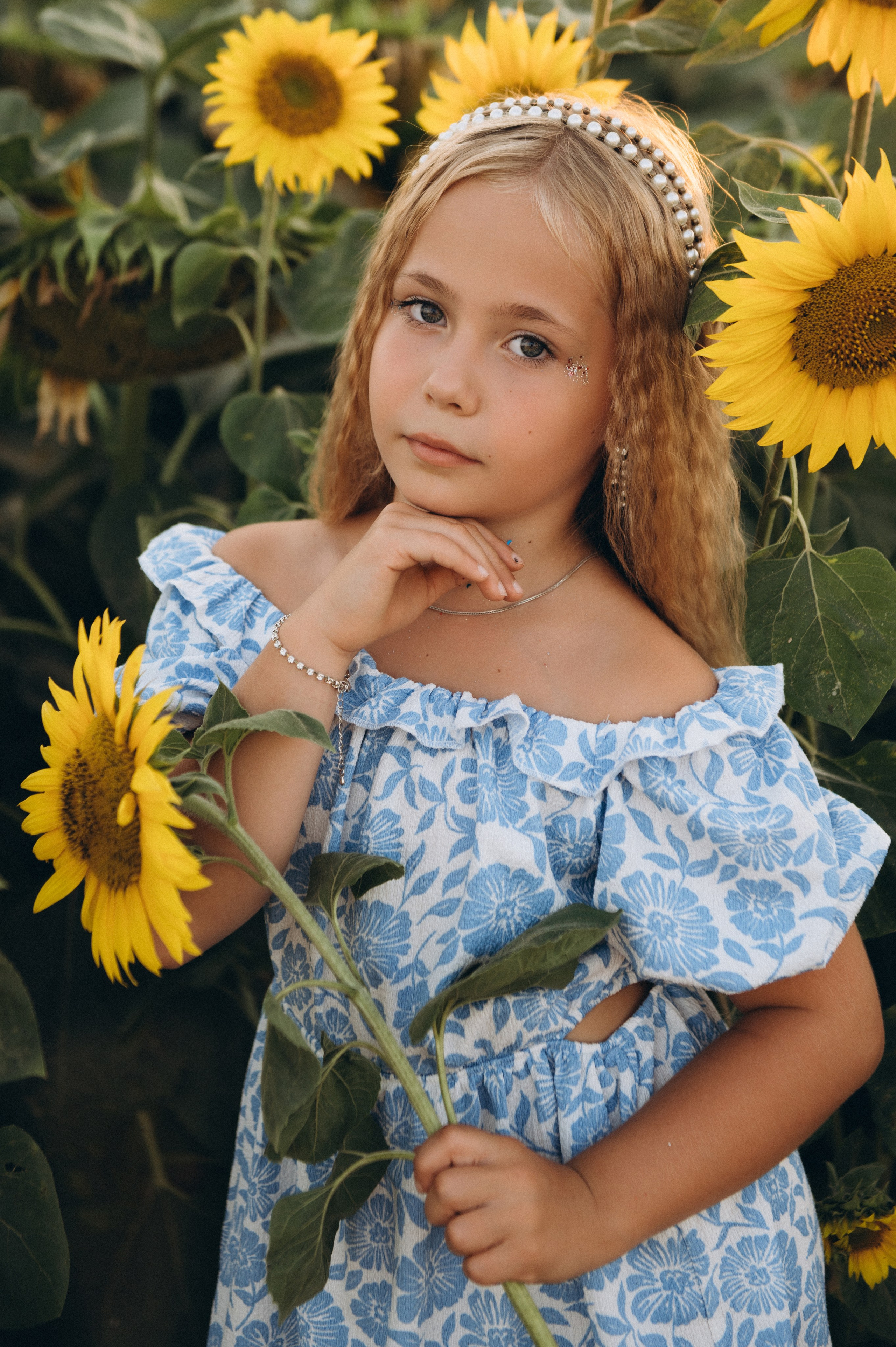 Фотосесія у соняшниках, дитячий фотограф Тернопіль, сімейний фотограф Тернопіль, дитяча фотосесія, фотосесія в полі, зйомка дітей. Сімейний, дитячий та індивідуальний фотограф в м. Тернопіль, м. Львів